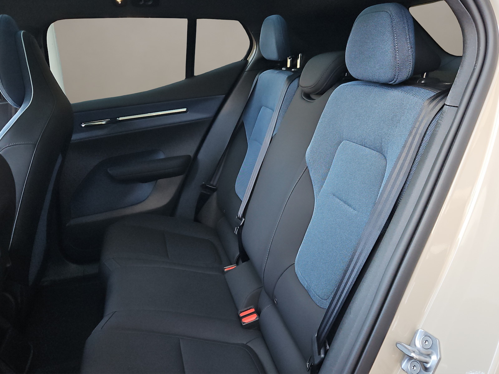 VOLVO EX 30 E60 Twin Ultra Performance AWD-image-9