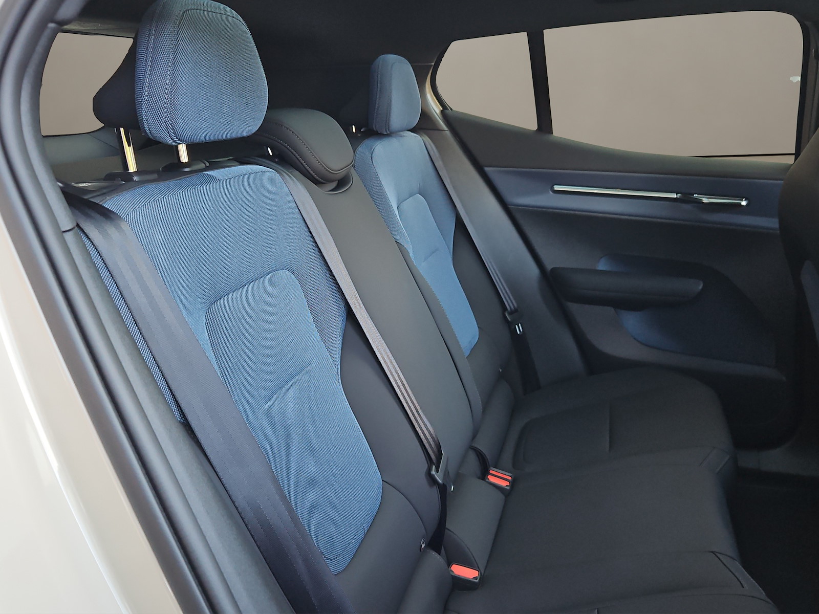 VOLVO EX 30 E60 Twin Ultra Performance AWD-image-11