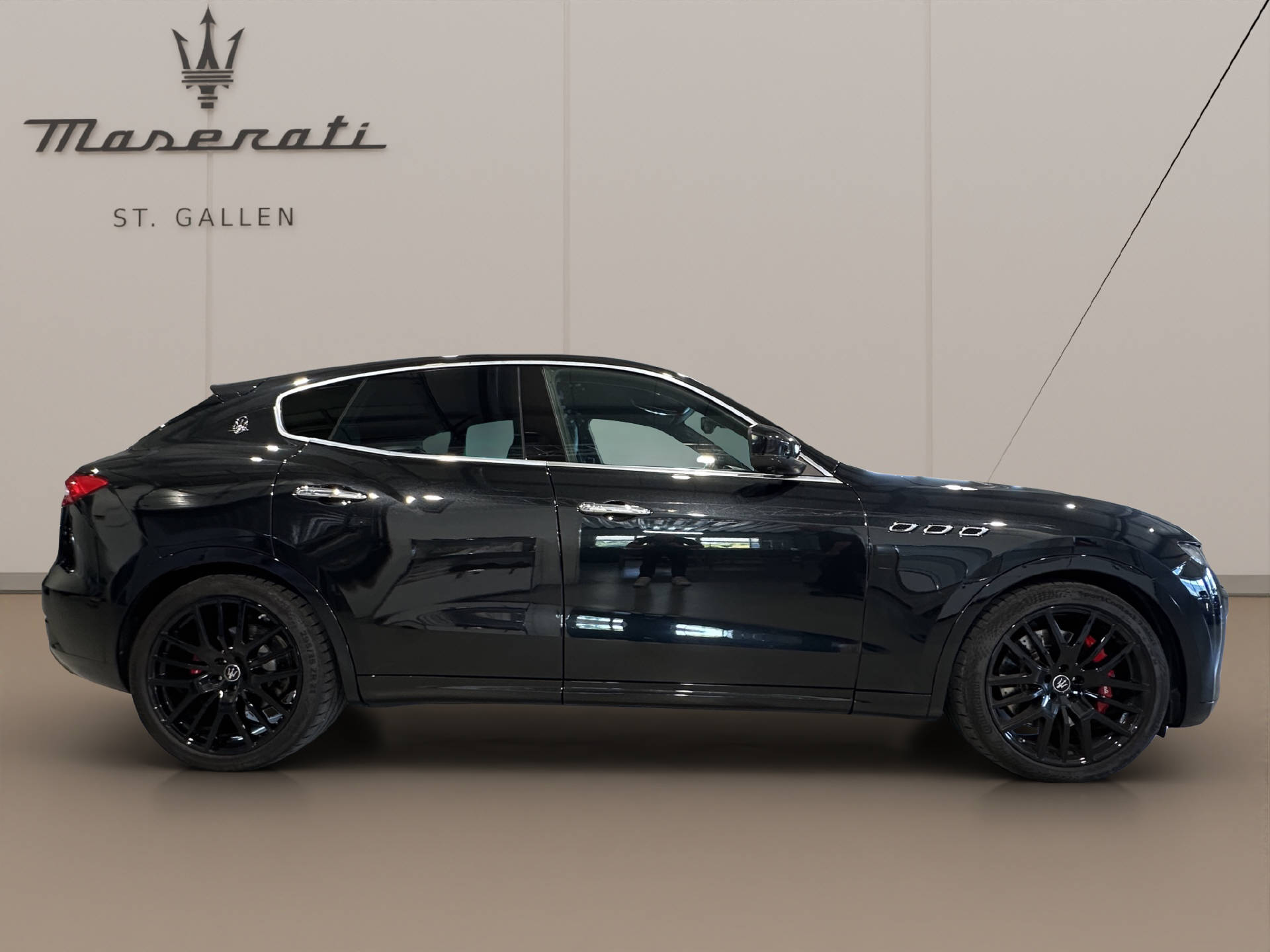 MASERATI Levante 3.0 V6 S GranLusso-showroom-element-3