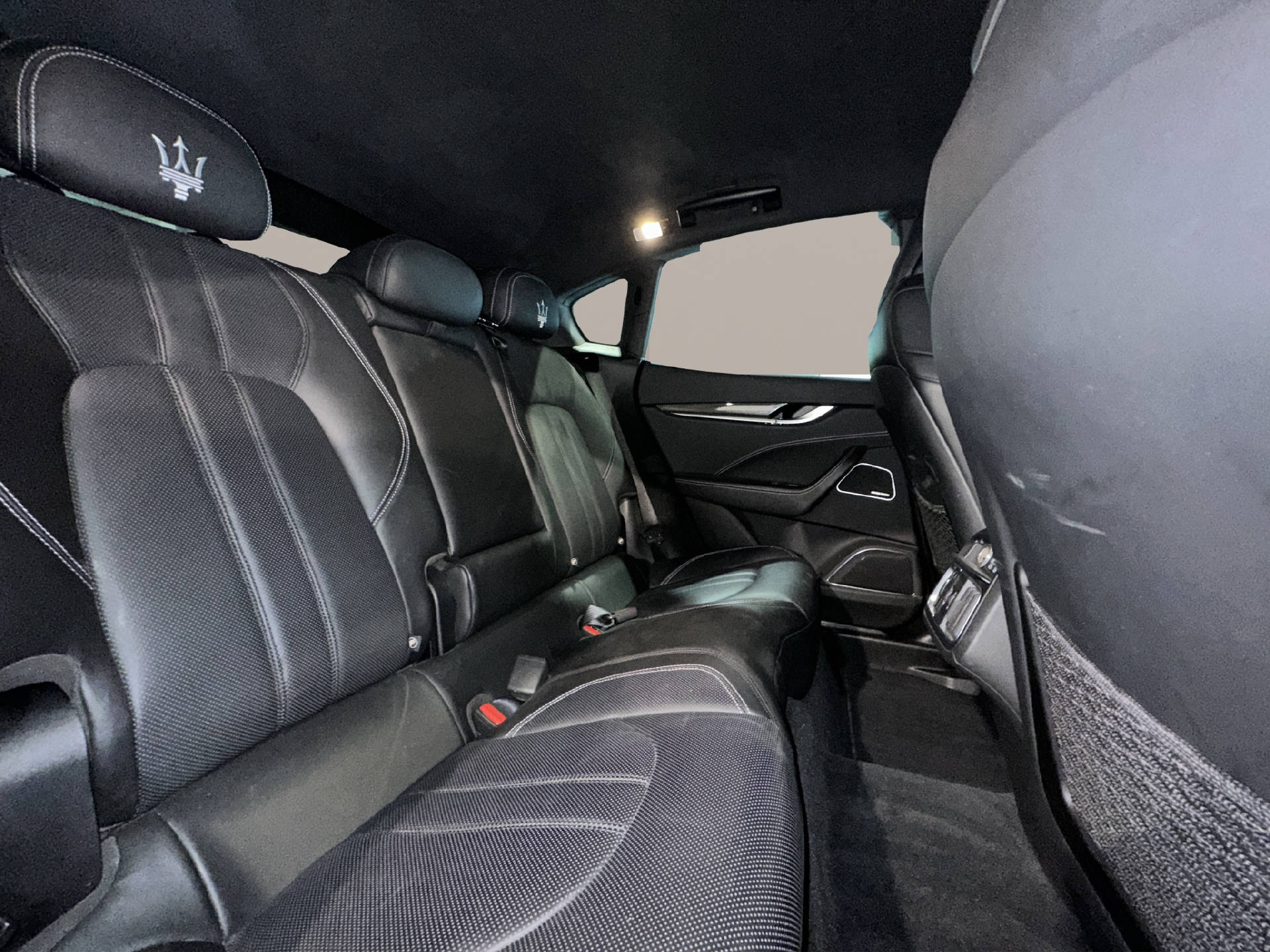 MASERATI Levante 3.0 V6 S GranLusso-image-16