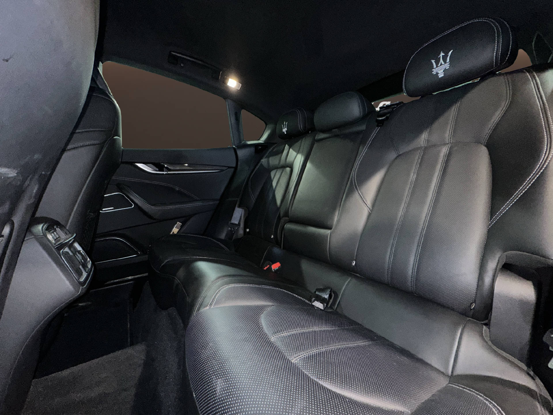 MASERATI Levante 3.0 V6 S GranLusso-image-11