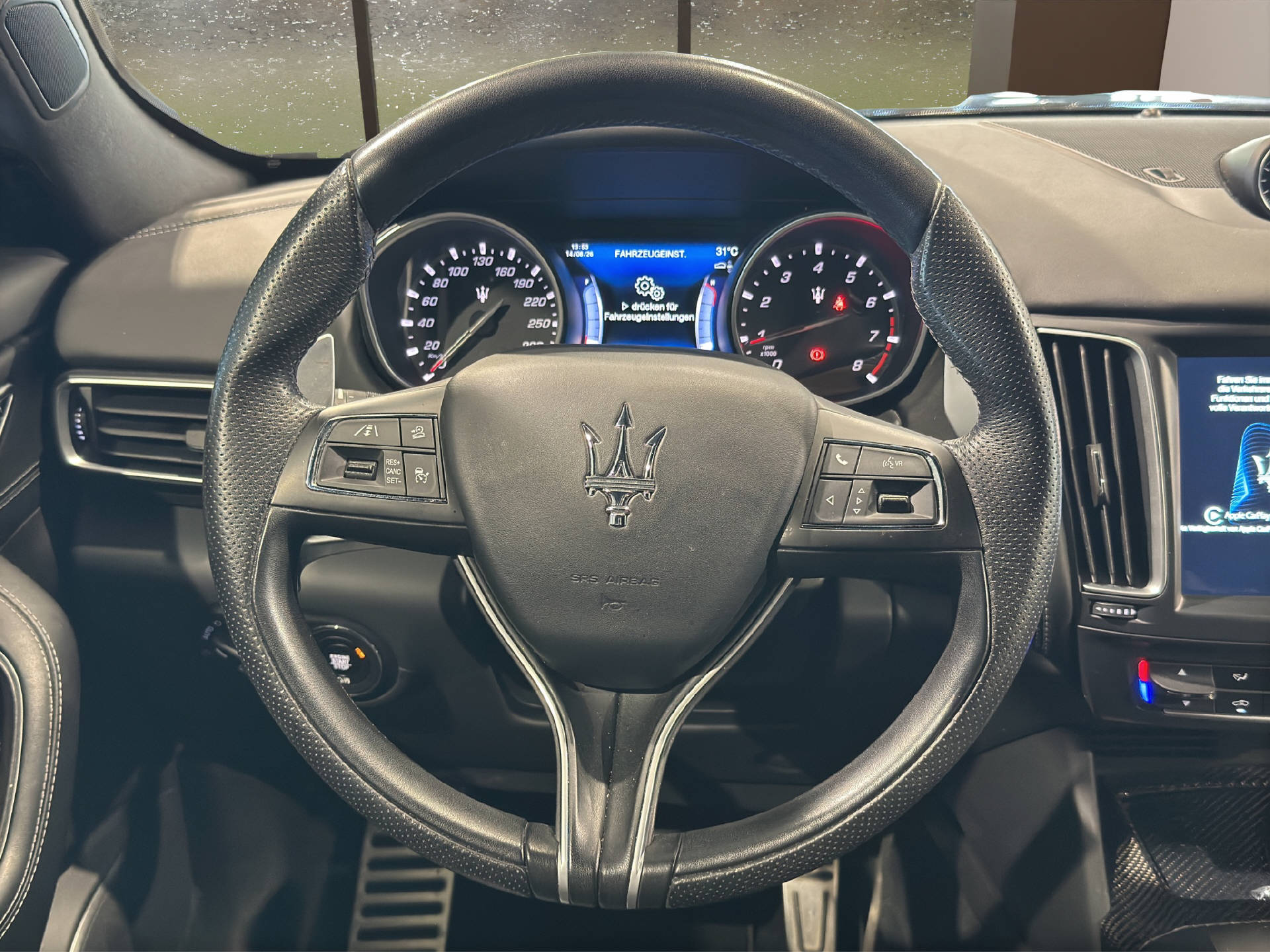MASERATI Levante 3.0 V6 S GranLusso-image-9