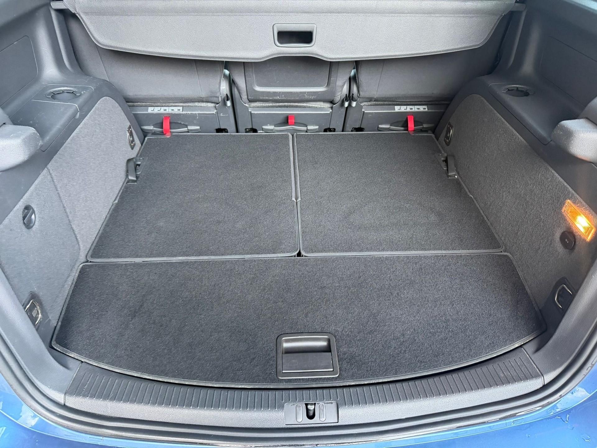 VW Touran 1.6 TDI Highline DSG-image-10