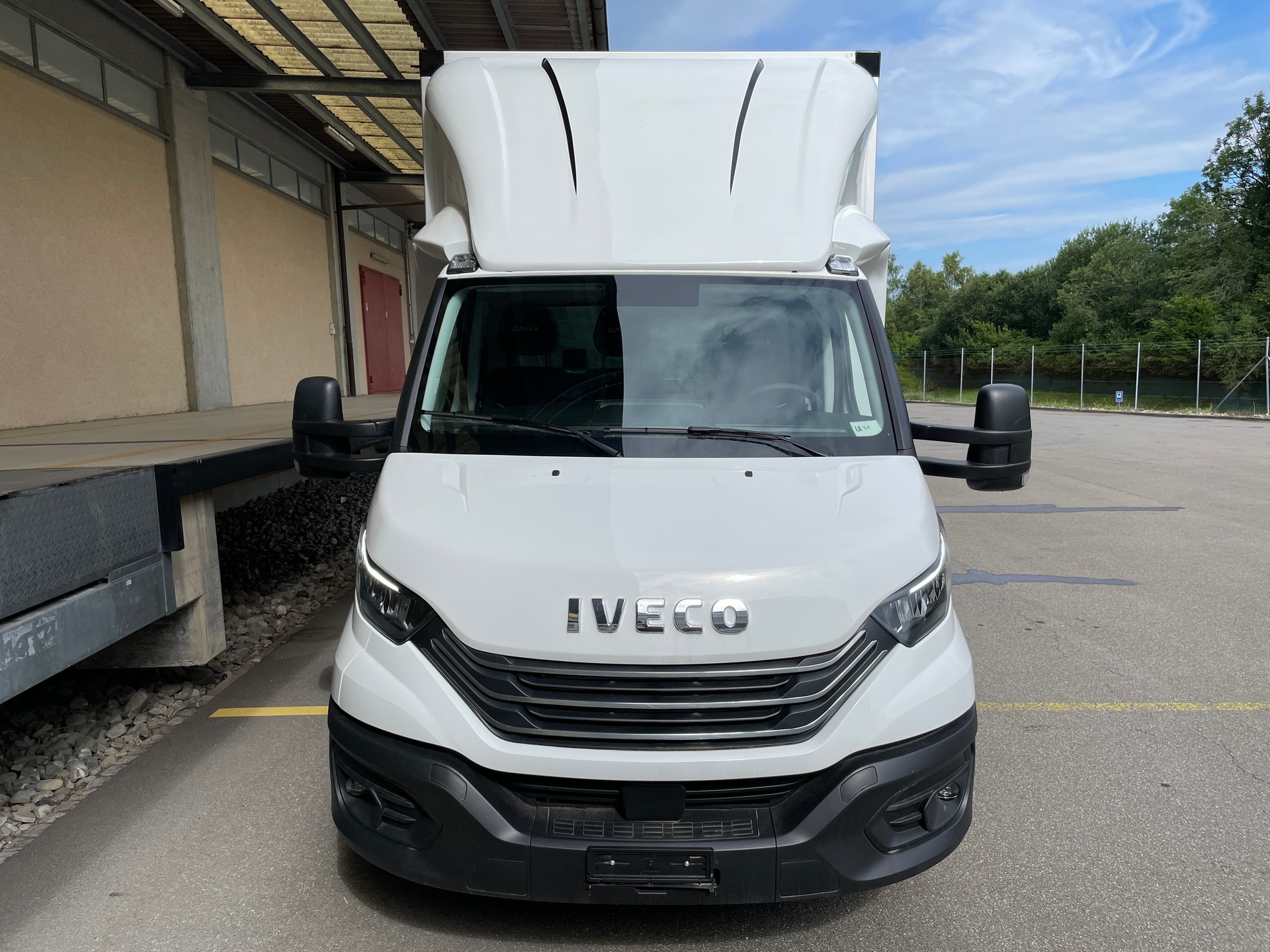 IVECO Daily 35 S 16H 3.0 Kasten mit Hebebühne-showroom-element-1