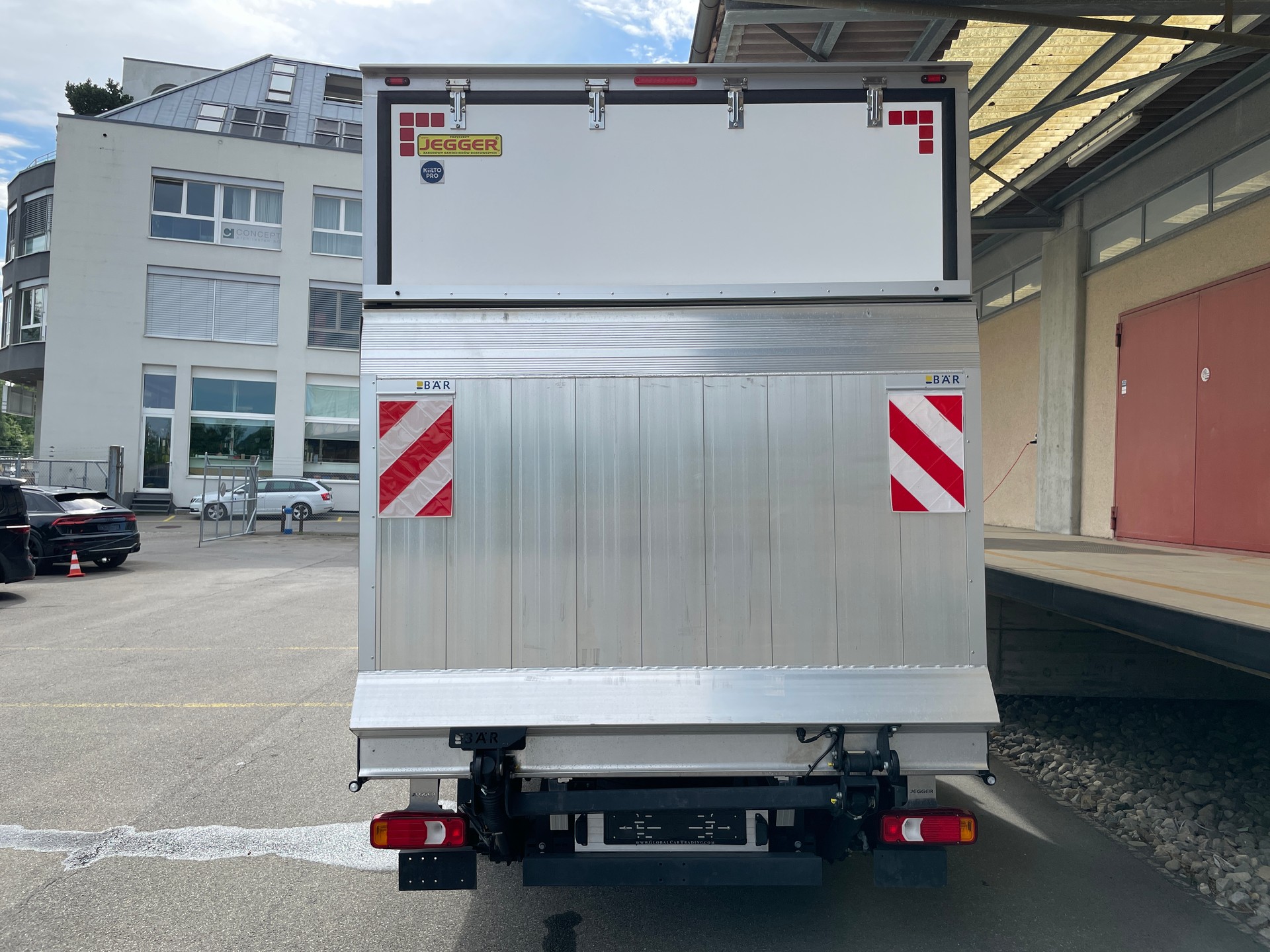 IVECO Daily 35 S 16H 3.0 Kasten mit Hebebühne-image-4