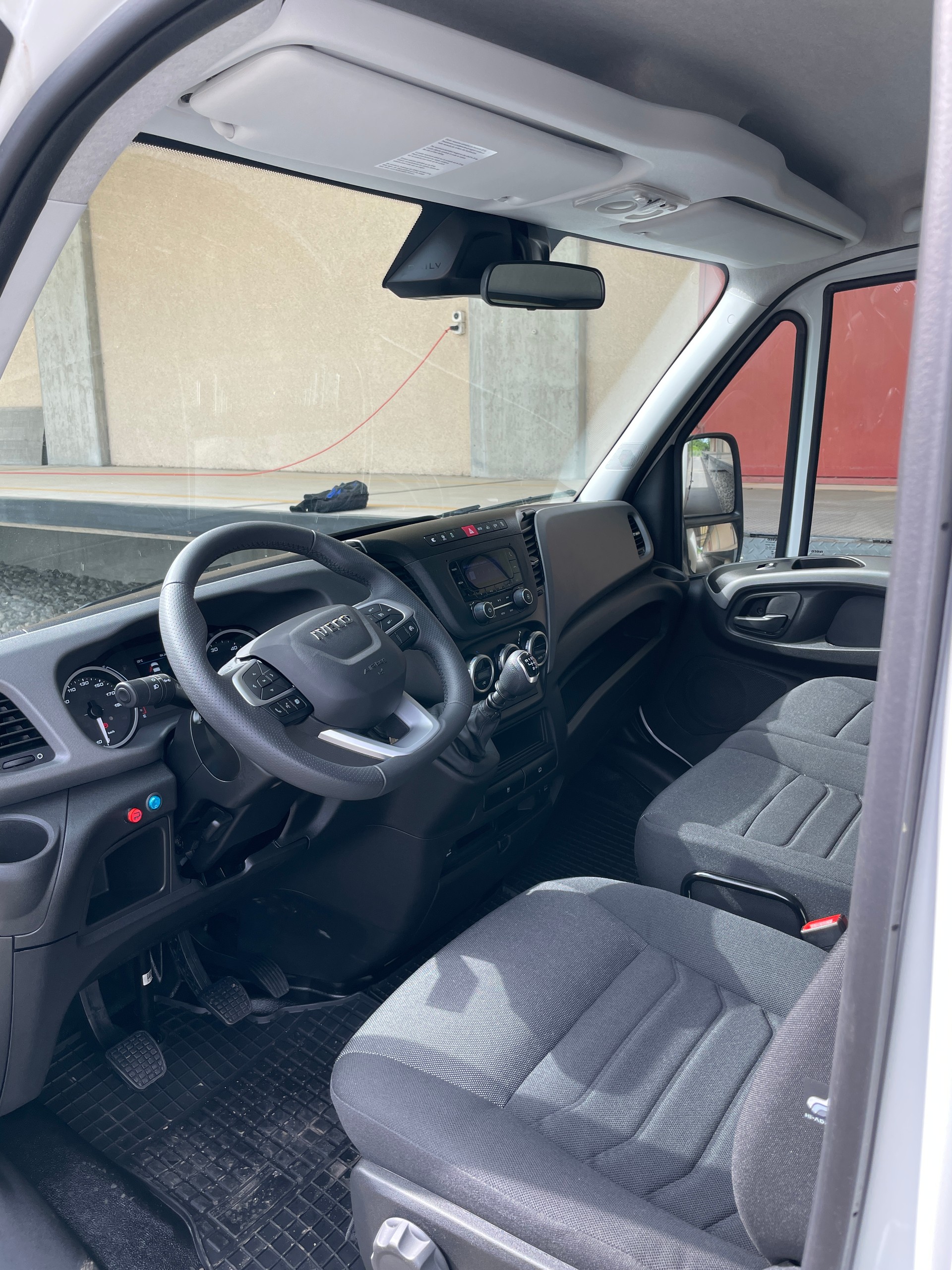IVECO Daily 35 S 16H 3.0 Kasten mit Hebebühne-image-10