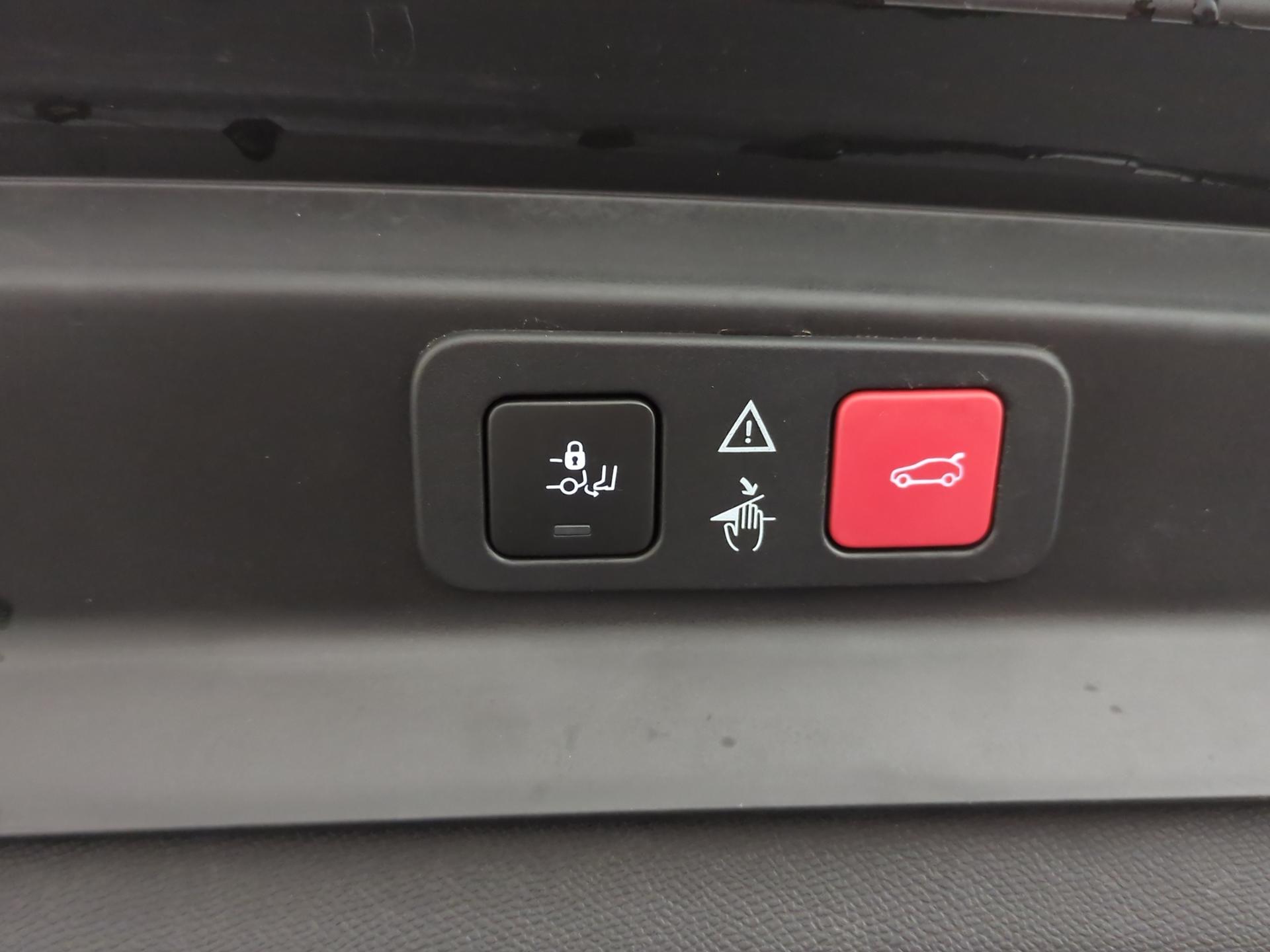 PEUGEOT 5008 1.6 THP GT Line EAT-image-22