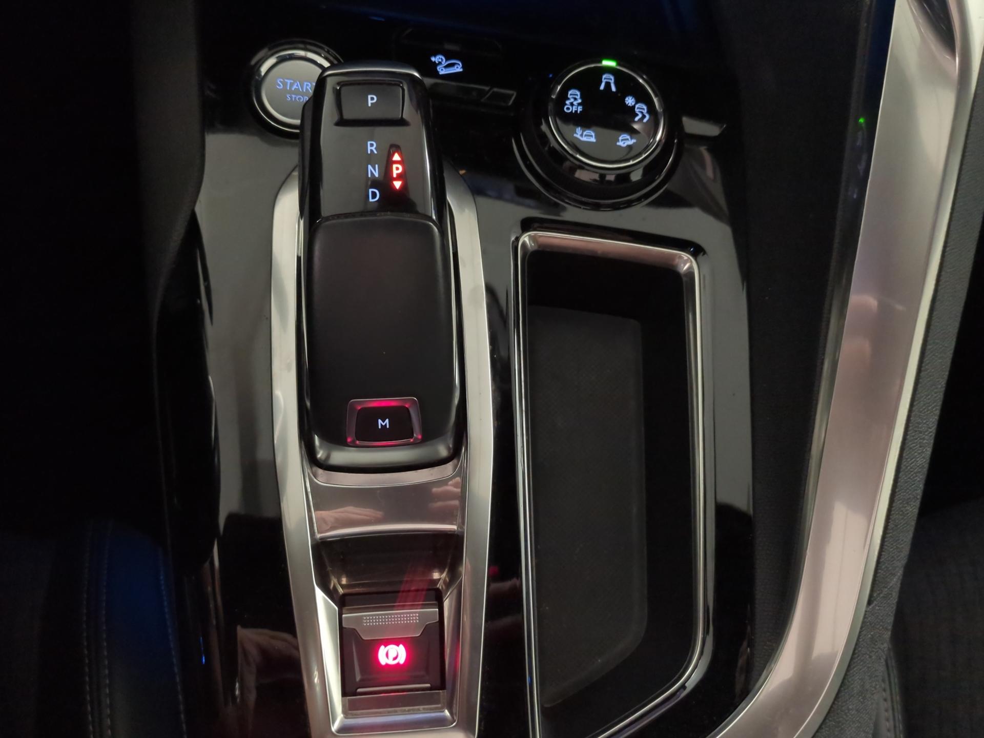 PEUGEOT 5008 1.6 THP GT Line EAT-image-27