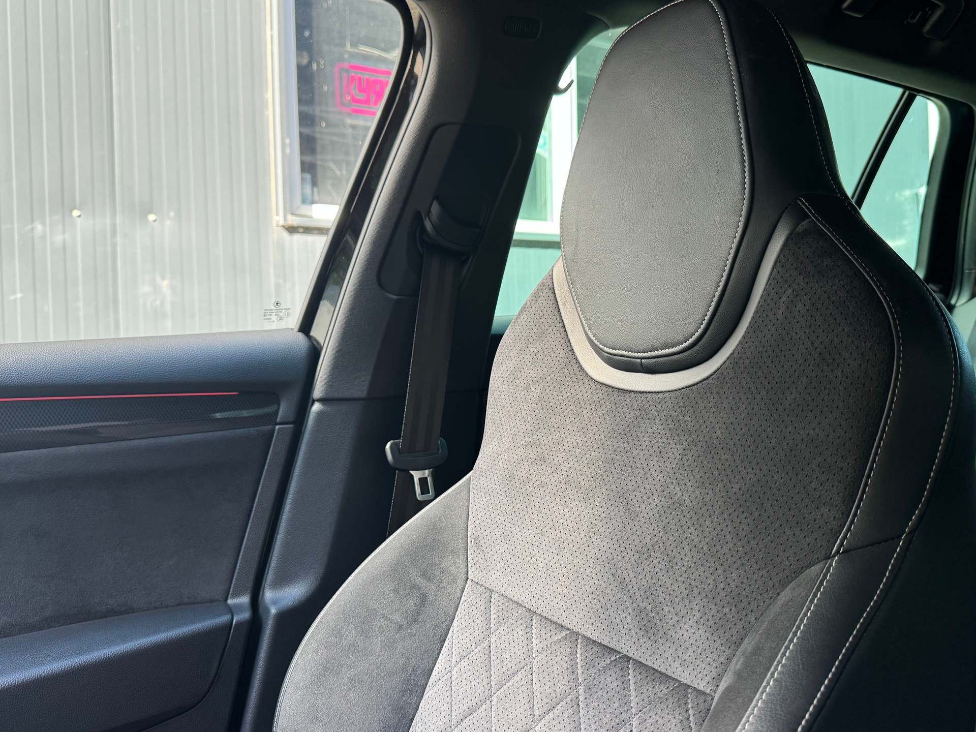 SKODA Superb Combi 2.0 TSI Sport Line DSG 4x4-image-21