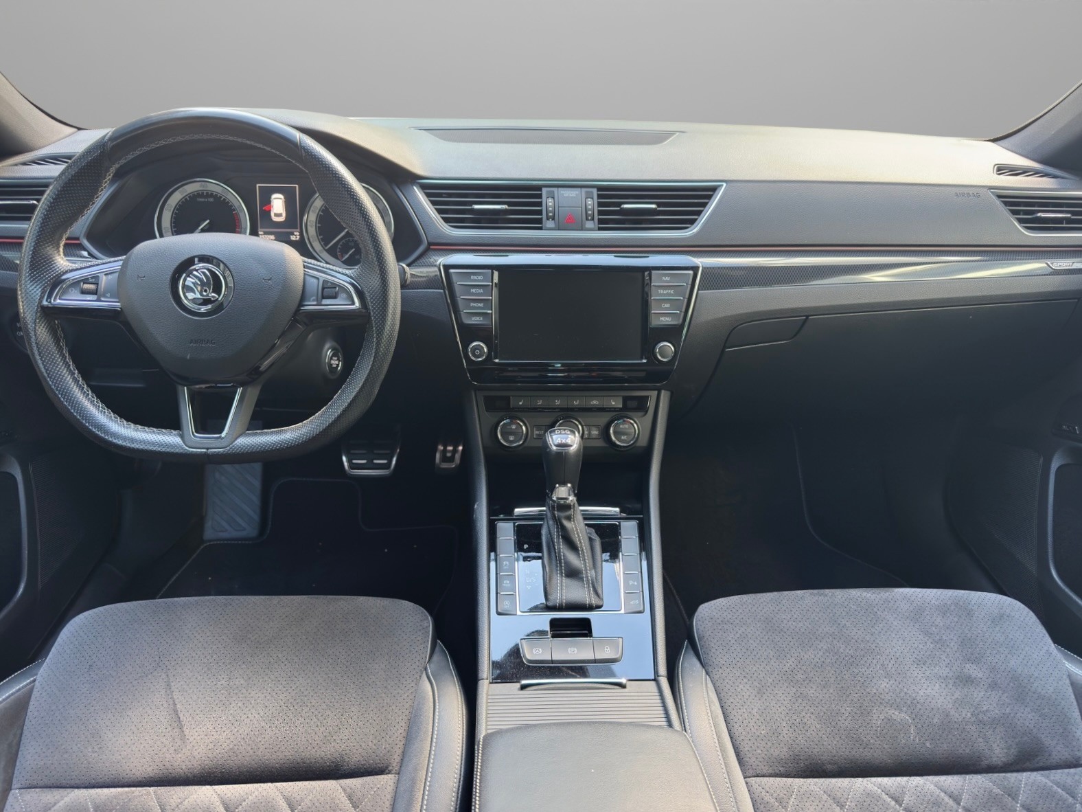 SKODA Superb Combi 2.0 TSI Sport Line DSG 4x4-image-8