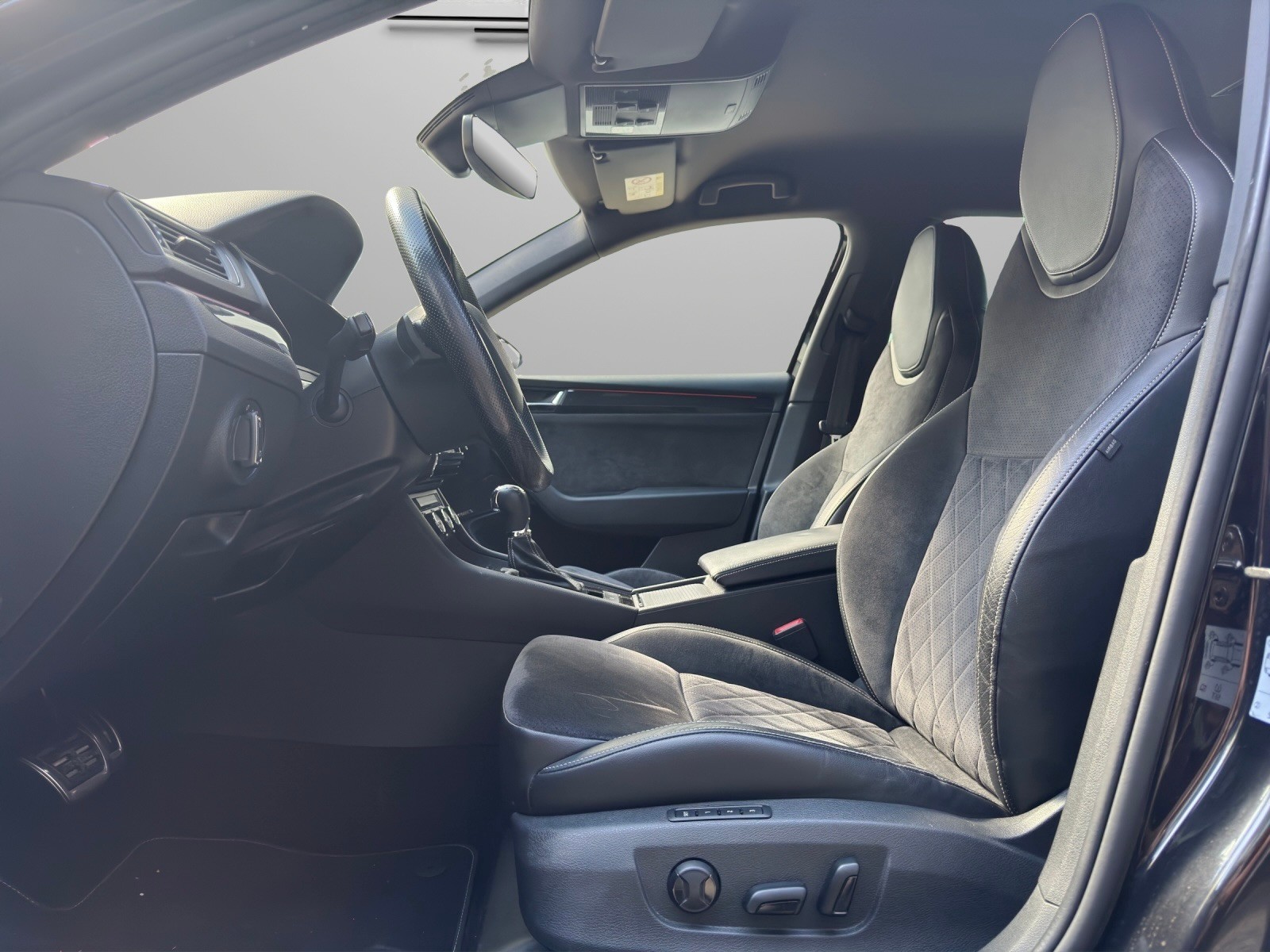 SKODA Superb Combi 2.0 TSI Sport Line DSG 4x4-image-7