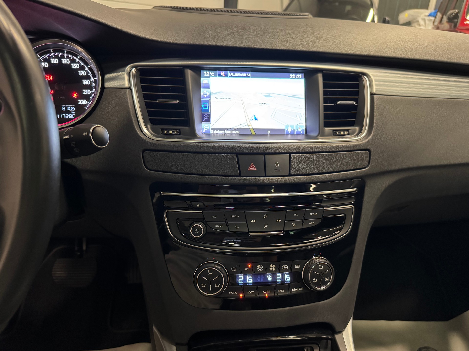 PEUGEOT 508 RXH 2.0 HDI Hybrid4 ETG6 ALL ROAD-image-25