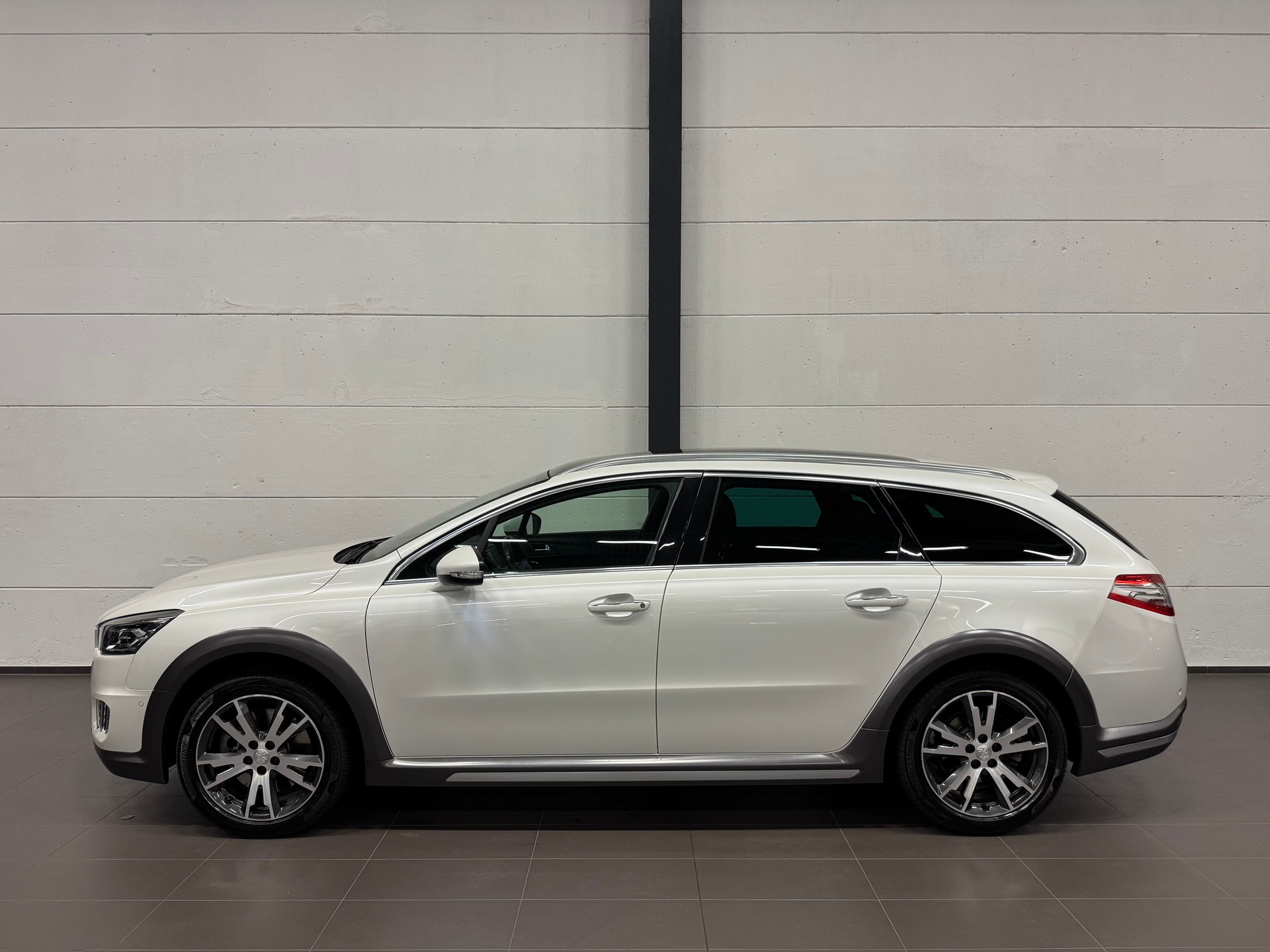 PEUGEOT 508 RXH 2.0 HDI Hybrid4 ETG6 ALL ROAD-image-9
