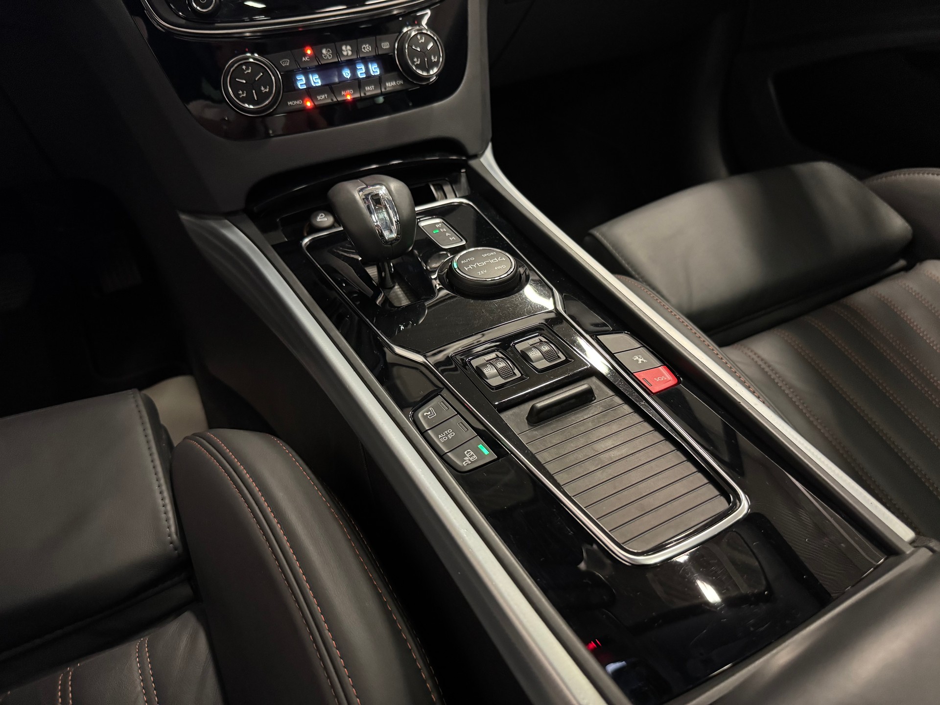 PEUGEOT 508 RXH 2.0 HDI Hybrid4 ETG6 ALL ROAD-image-27