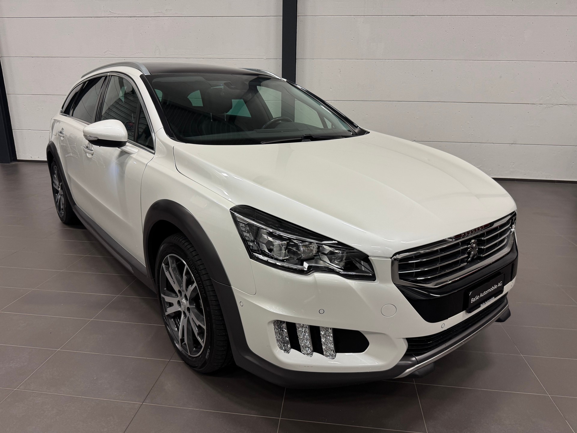 PEUGEOT 508 RXH 2.0 HDI Hybrid4 ETG6 ALL ROAD-showroom-element-1