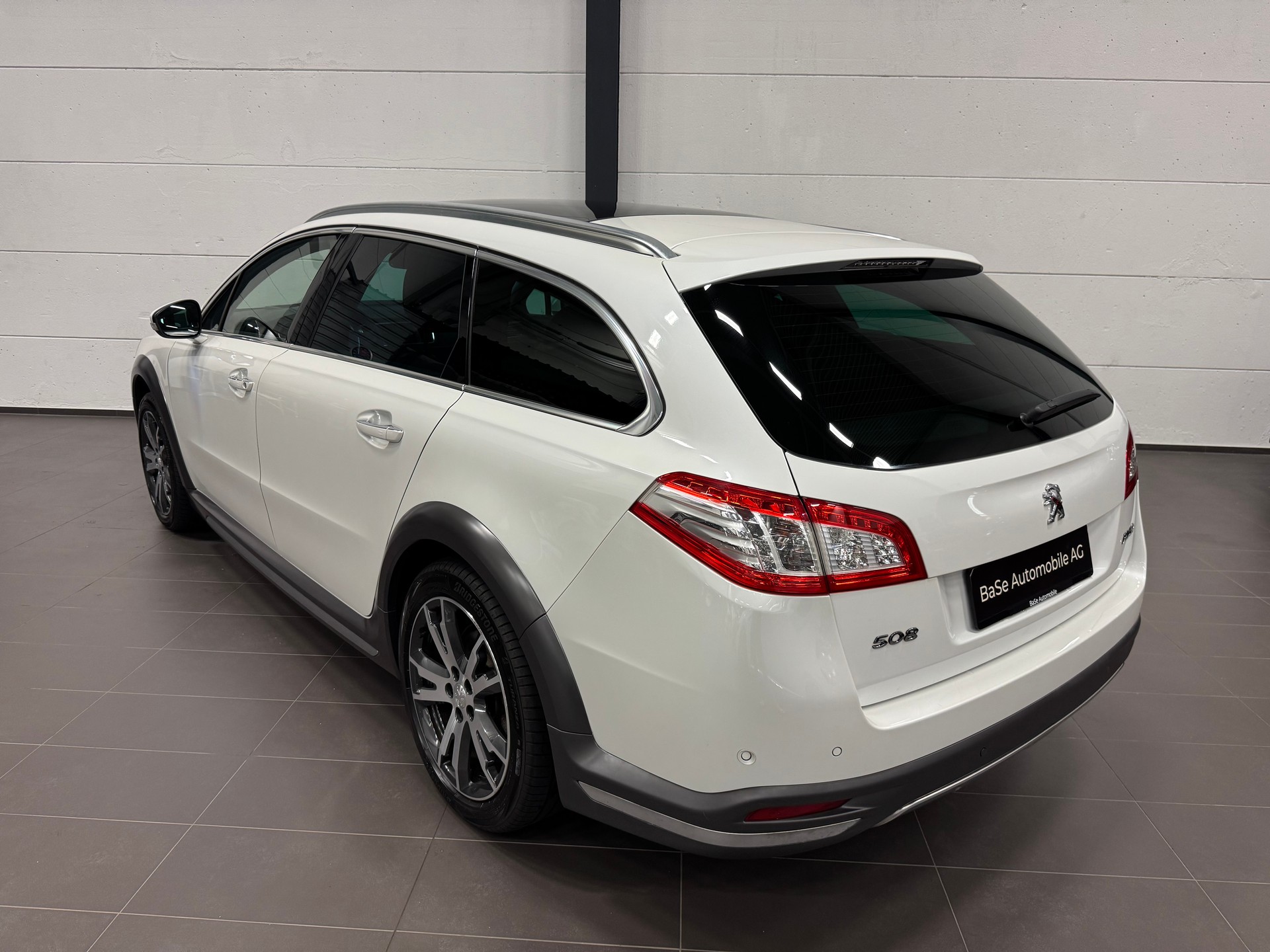 PEUGEOT 508 RXH 2.0 HDI Hybrid4 ETG6 ALL ROAD-image-13