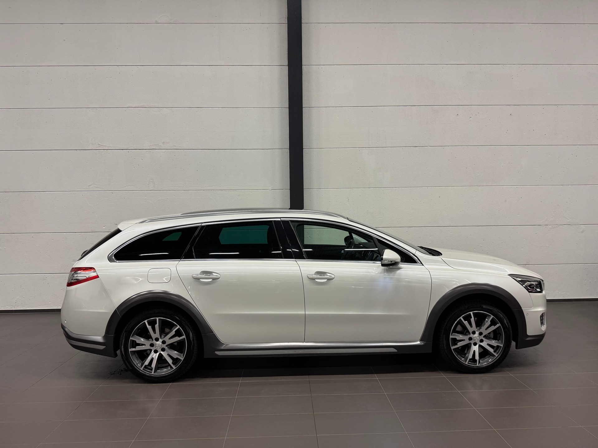 PEUGEOT 508 RXH 2.0 HDI Hybrid4 ETG6 ALL ROAD-image-8