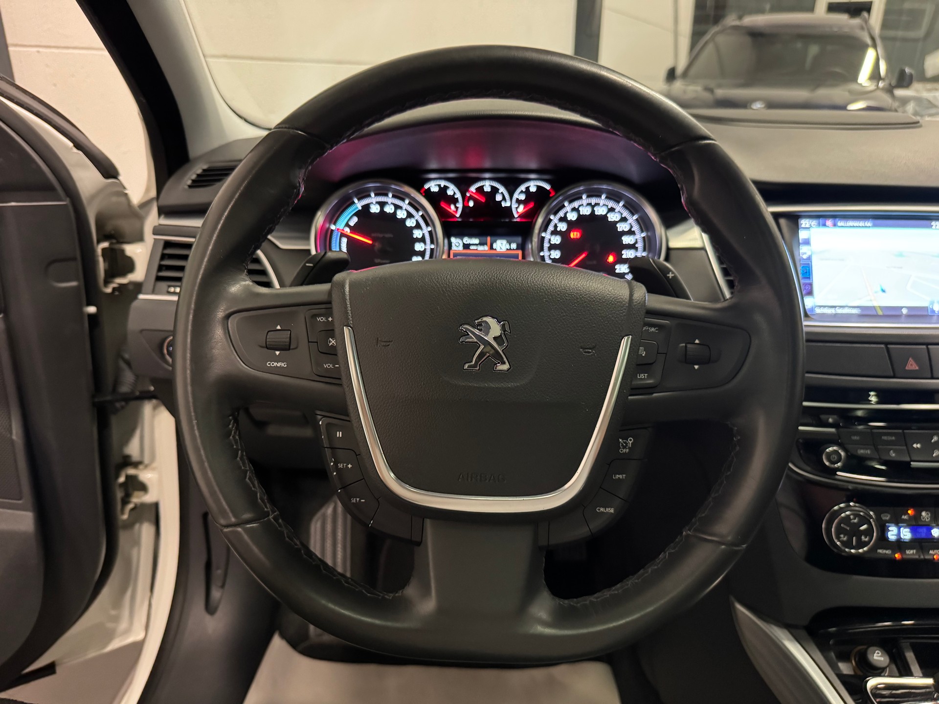 PEUGEOT 508 RXH 2.0 HDI Hybrid4 ETG6 ALL ROAD-image-24