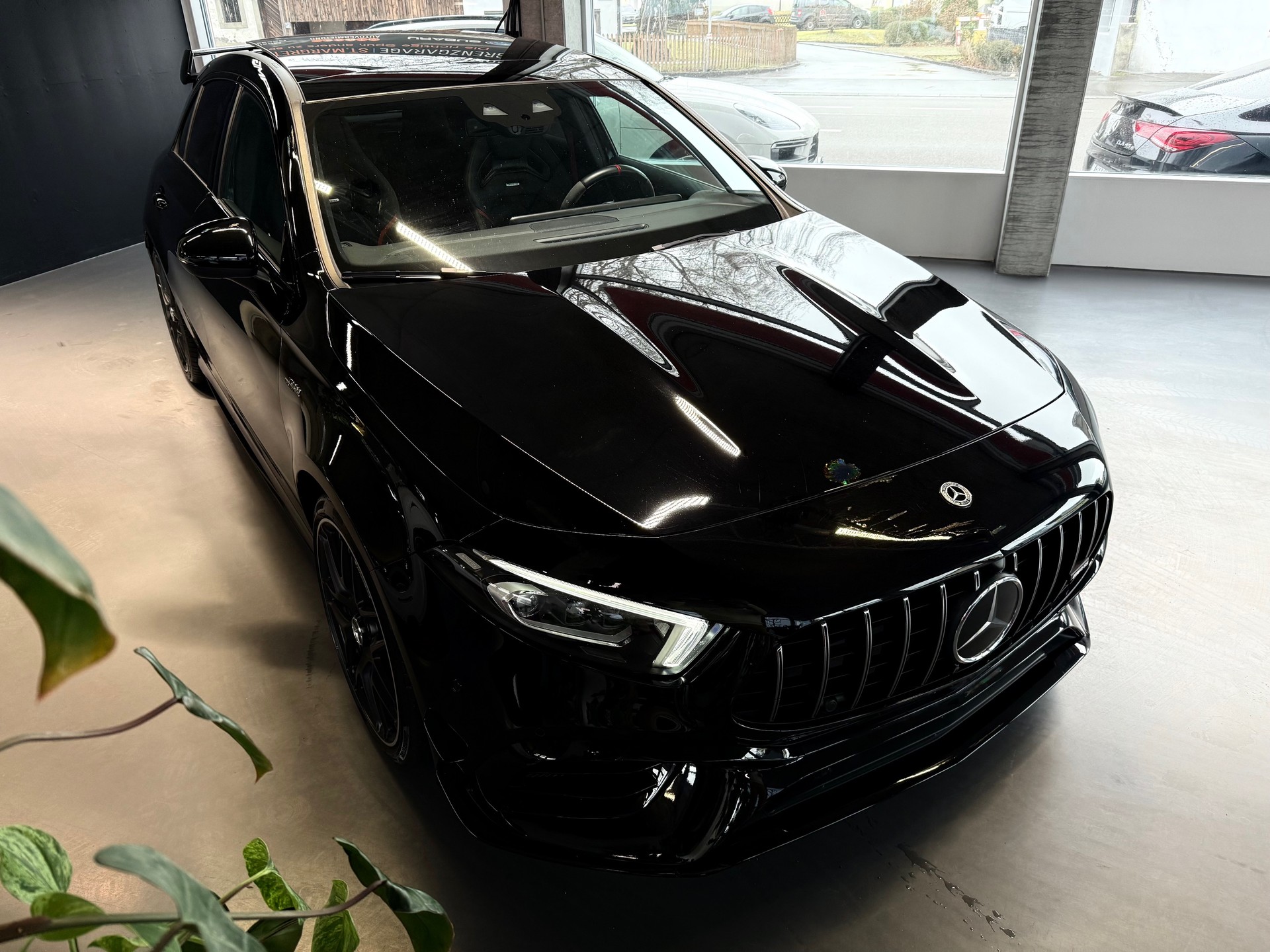 MERCEDES-BENZ A AMG 45 S 4Matic+ 8G-DCT-showroom-element-2