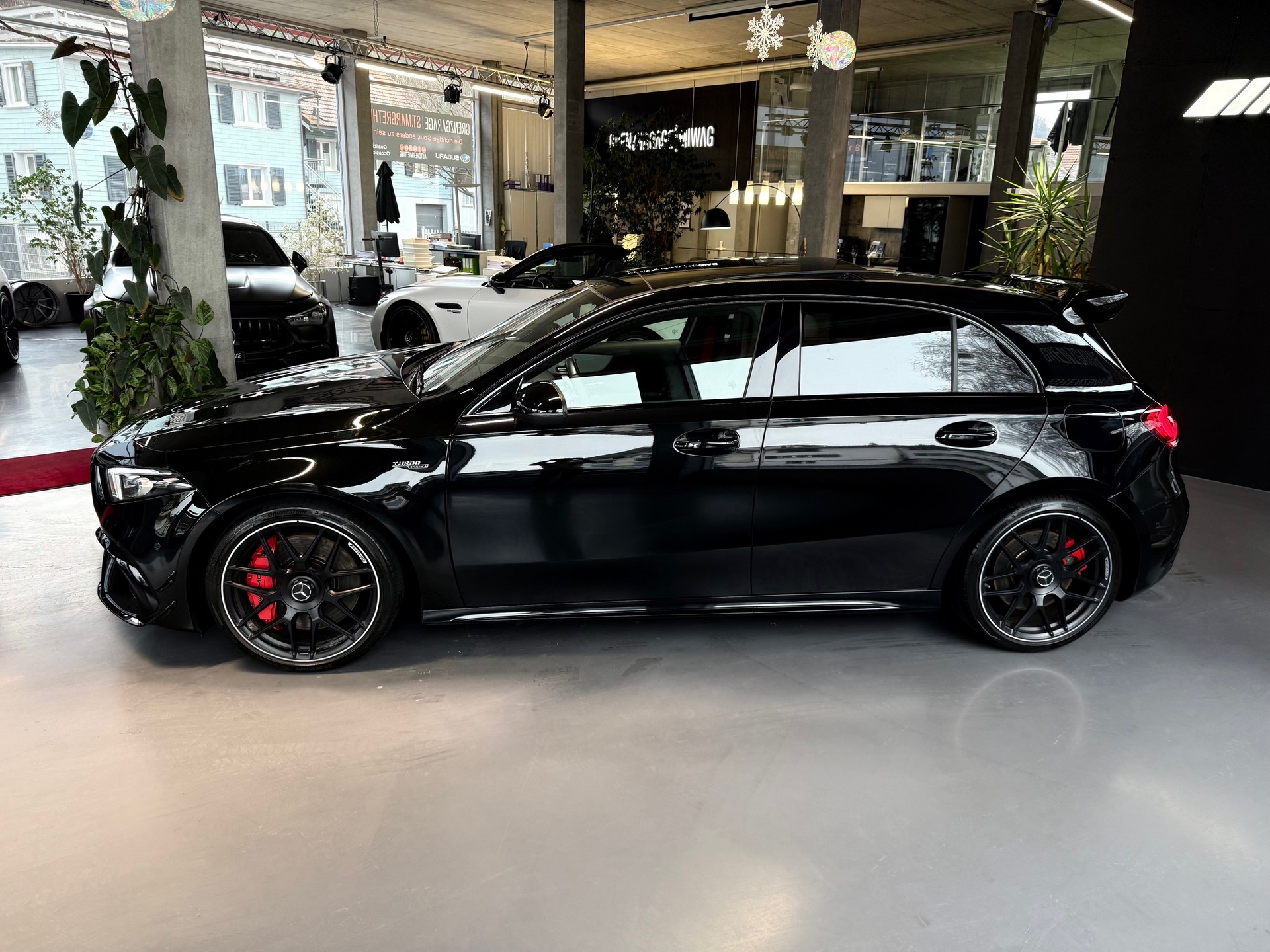 MERCEDES-BENZ A AMG 45 S 4Matic+ 8G-DCT-showroom-element-3