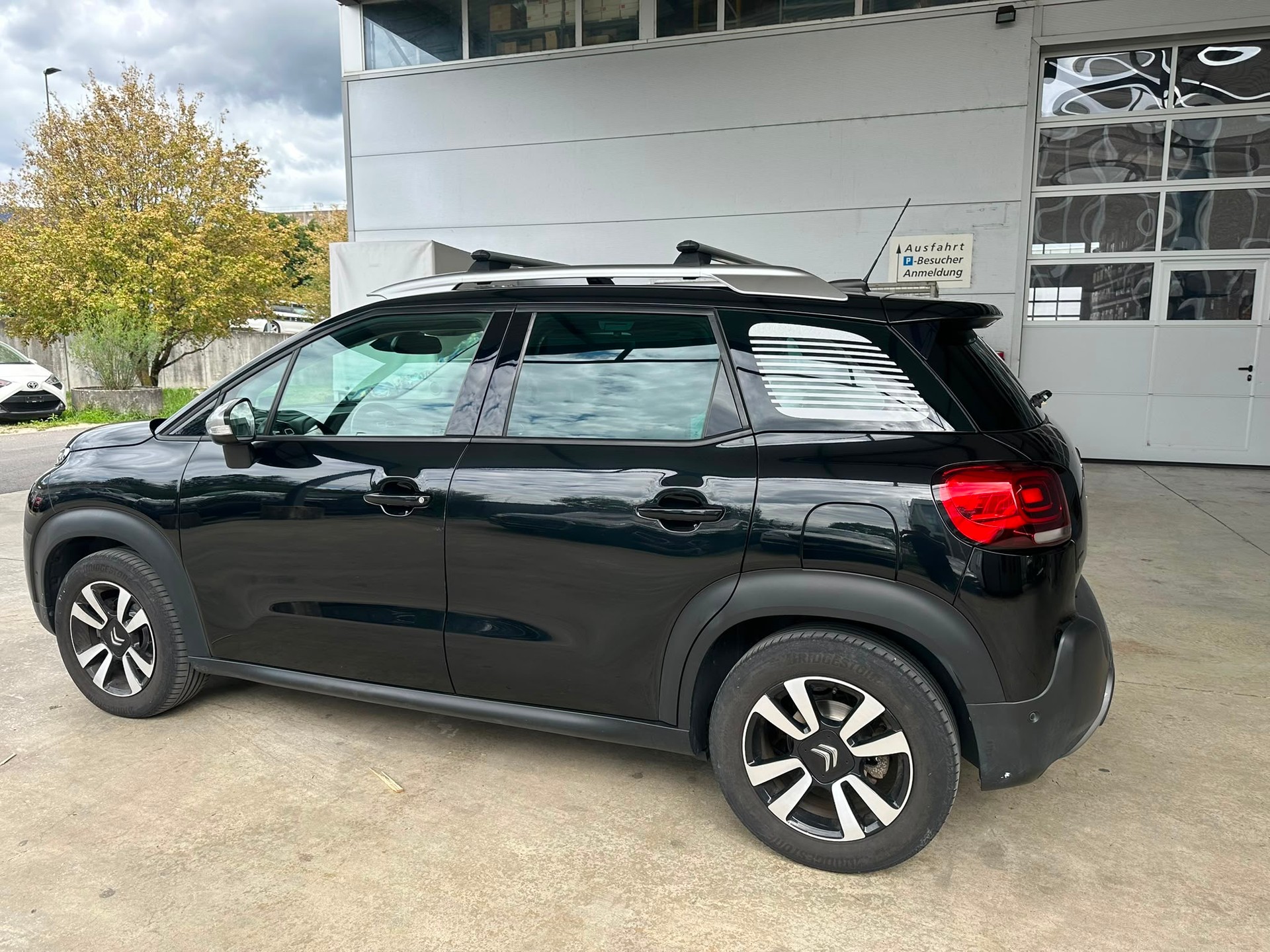 CITROEN C3 Aircross 1.2i PureTech Shine EAT-image-3
