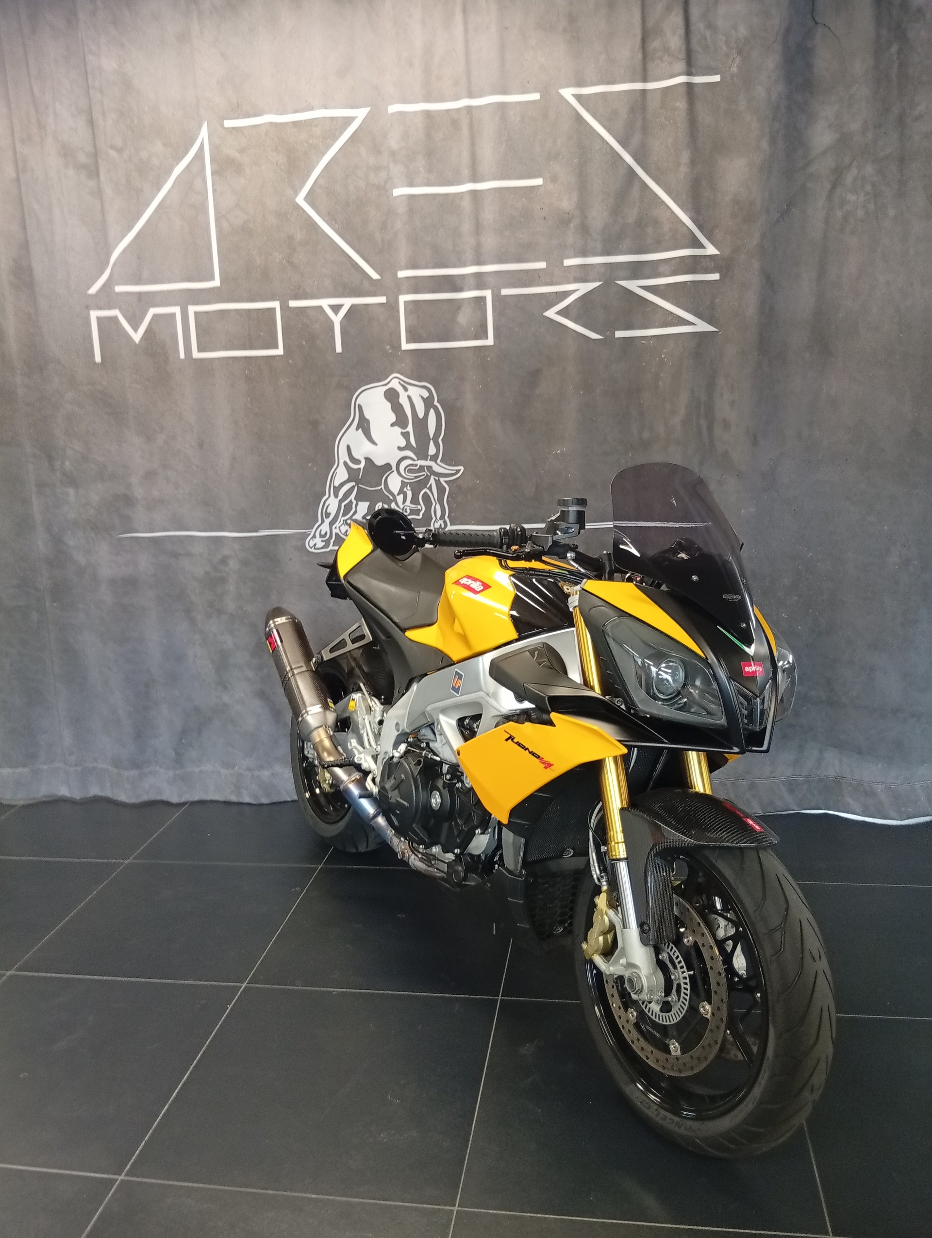 APRILIA Tuono V4 R APRC-showroom-element-1
