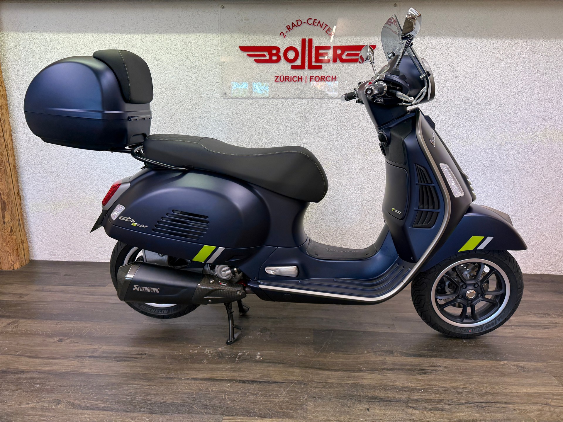 PIAGGIO Vespa GTS 300 Super Tech ABS-image-1