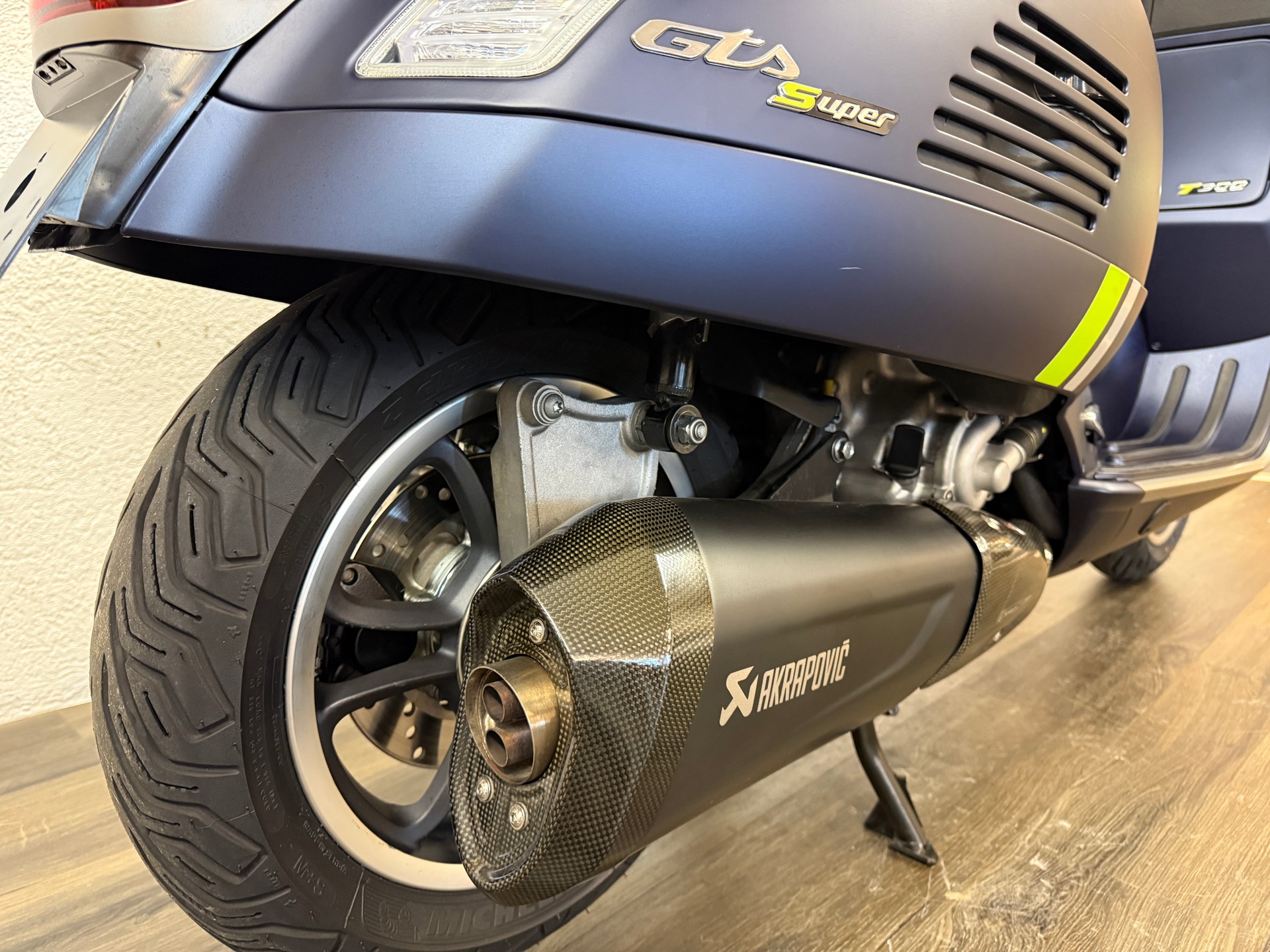 PIAGGIO Vespa GTS 300 Super Tech ABS-image-2