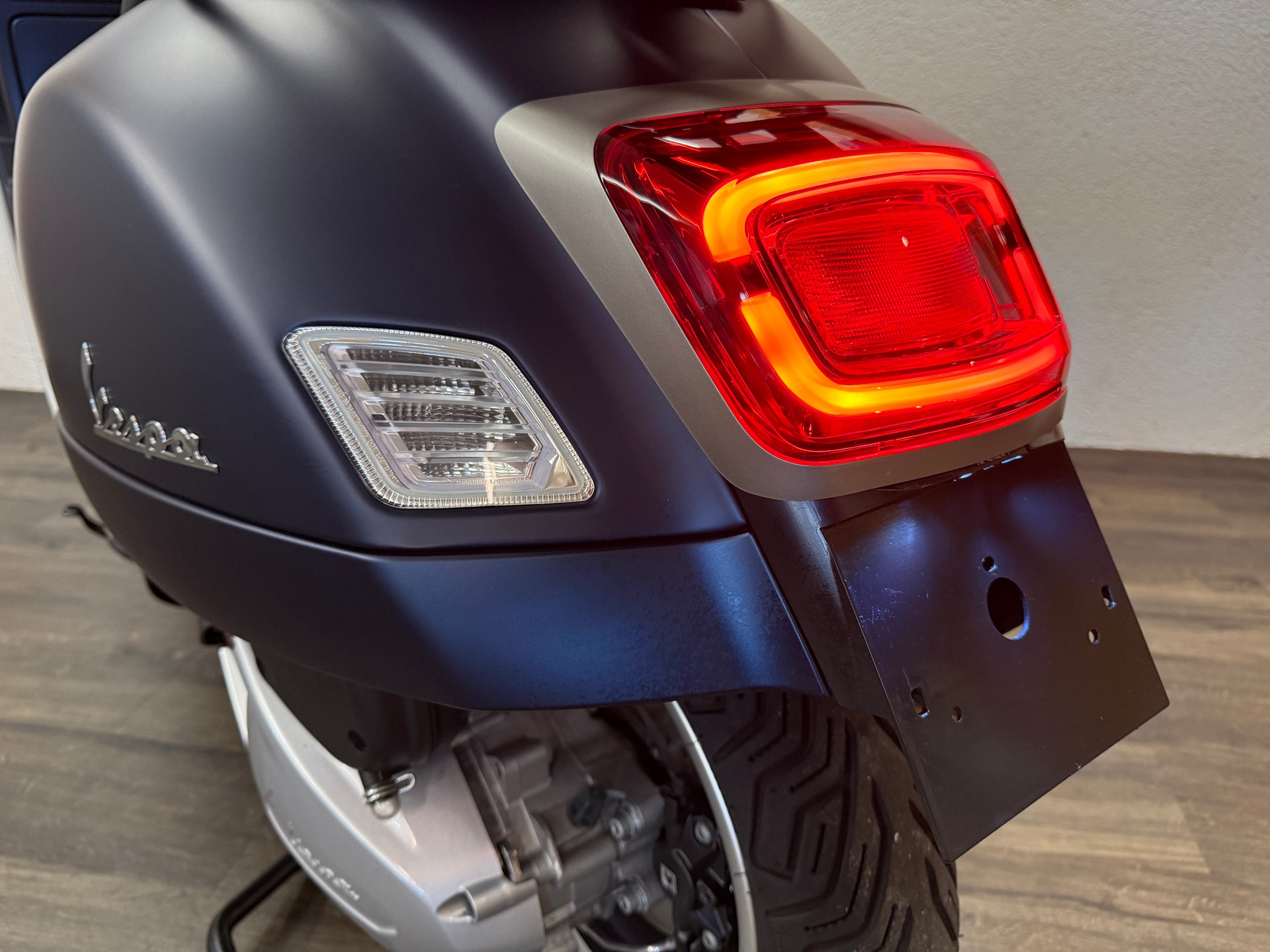 PIAGGIO Vespa GTS 300 Super Tech ABS-image-10