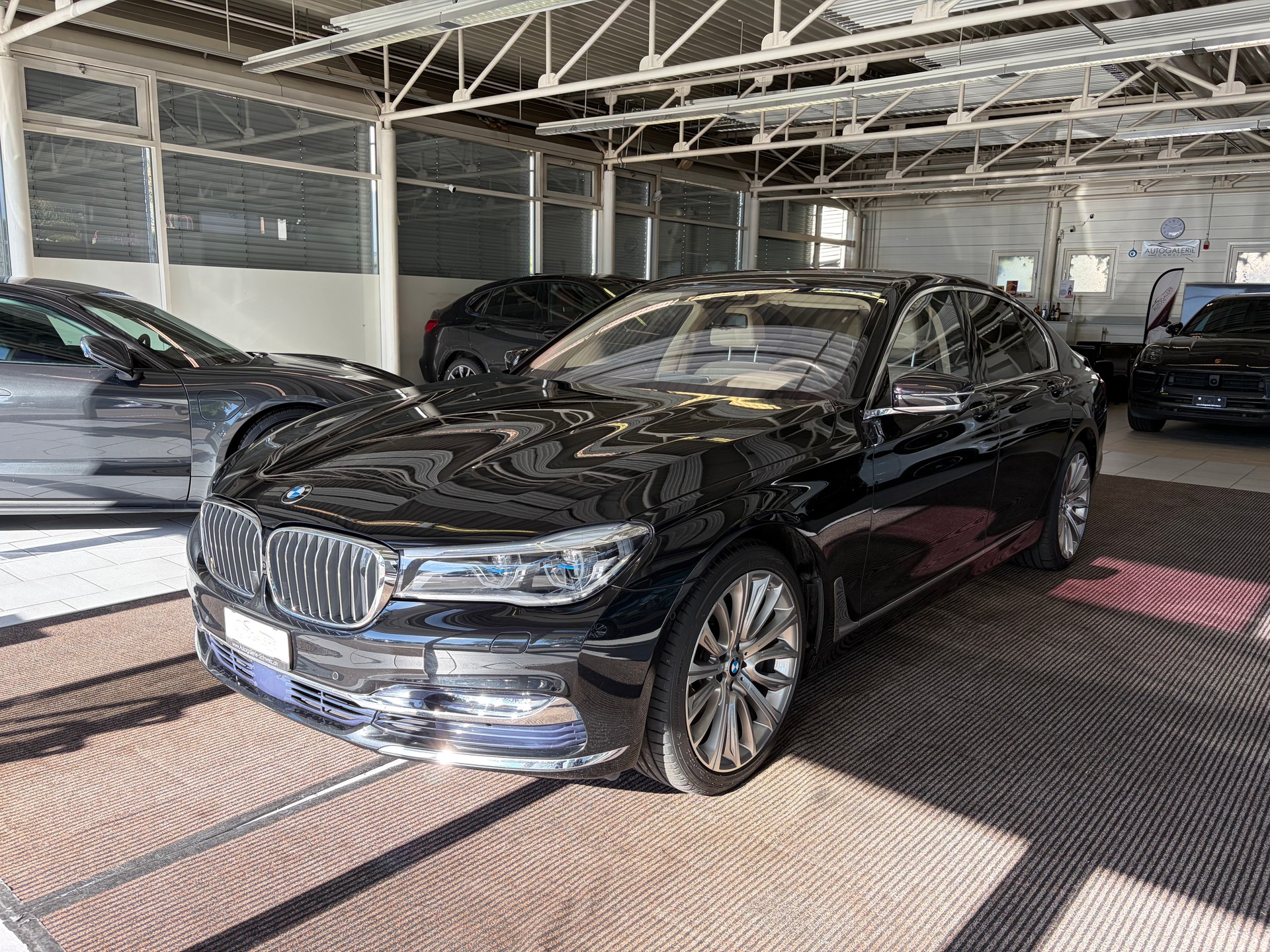 BMW 750i xDrive Steptronic | CH | Leder Beige | Night Vision | FOND Entertain | TV | PURE EXCELLENCE | Standheiz. |-image-8