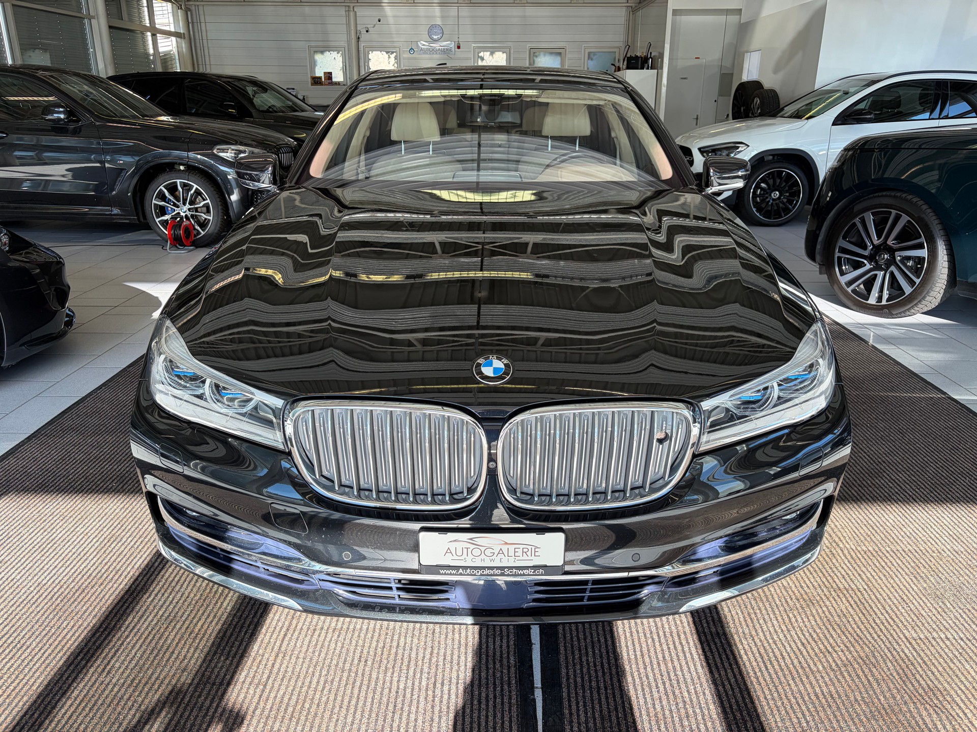 BMW 750i xDrive Steptronic | CH | Leder Beige | Night Vision | FOND Entertain | TV | PURE EXCELLENCE | Standheiz. |-image-37