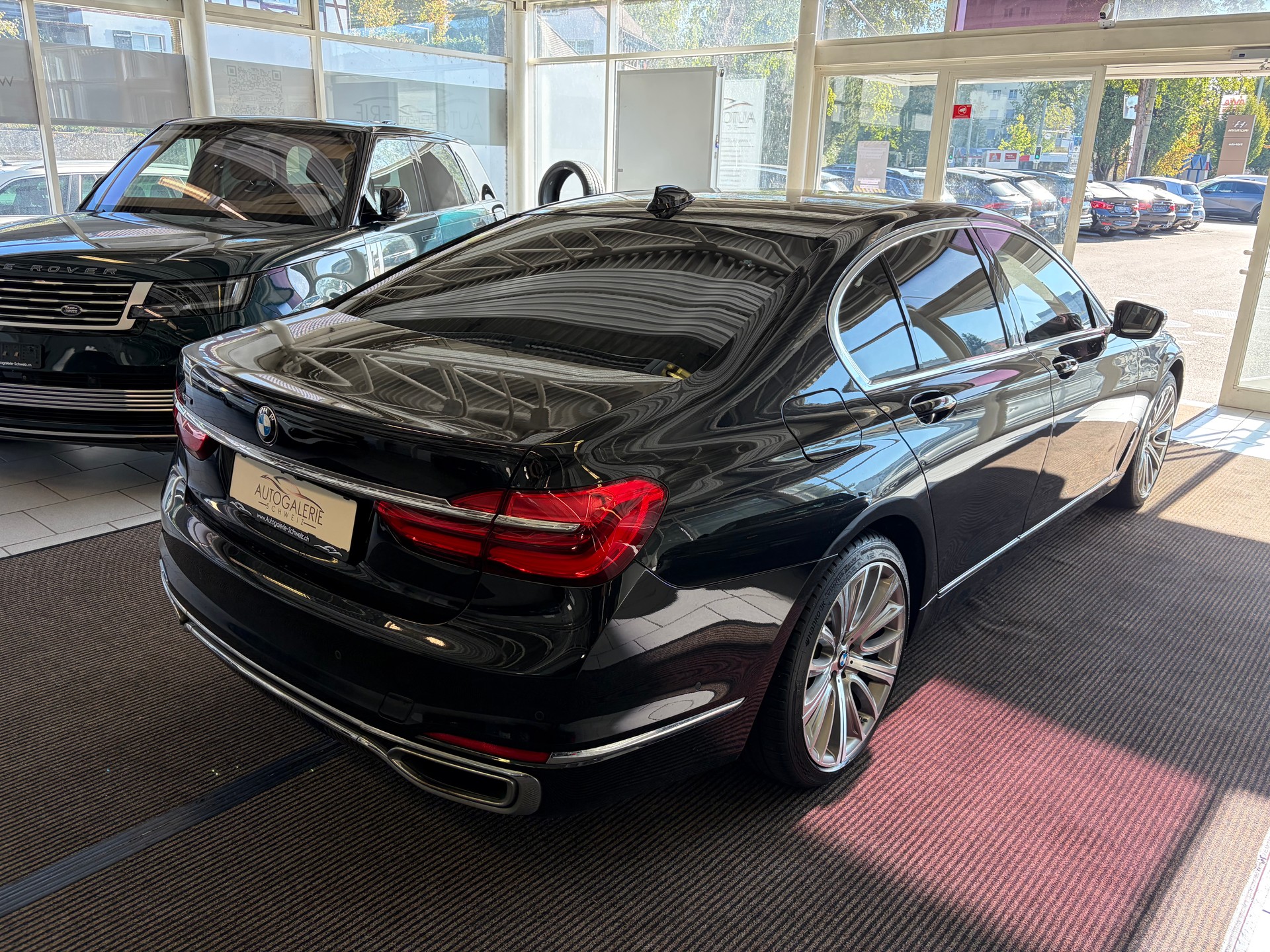 BMW 750i xDrive Steptronic | CH | Leder Beige | Night Vision | FOND Entertain | TV | PURE EXCELLENCE | Standheiz. |-image-31