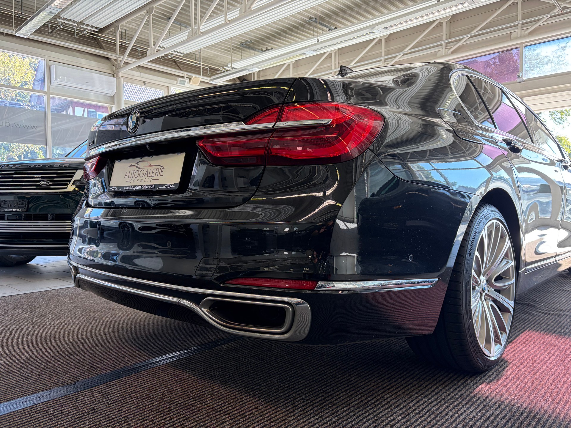 BMW 750i xDrive Steptronic | CH | Leder Beige | Night Vision | FOND Entertain | TV | PURE EXCELLENCE | Standheiz. |-image-30