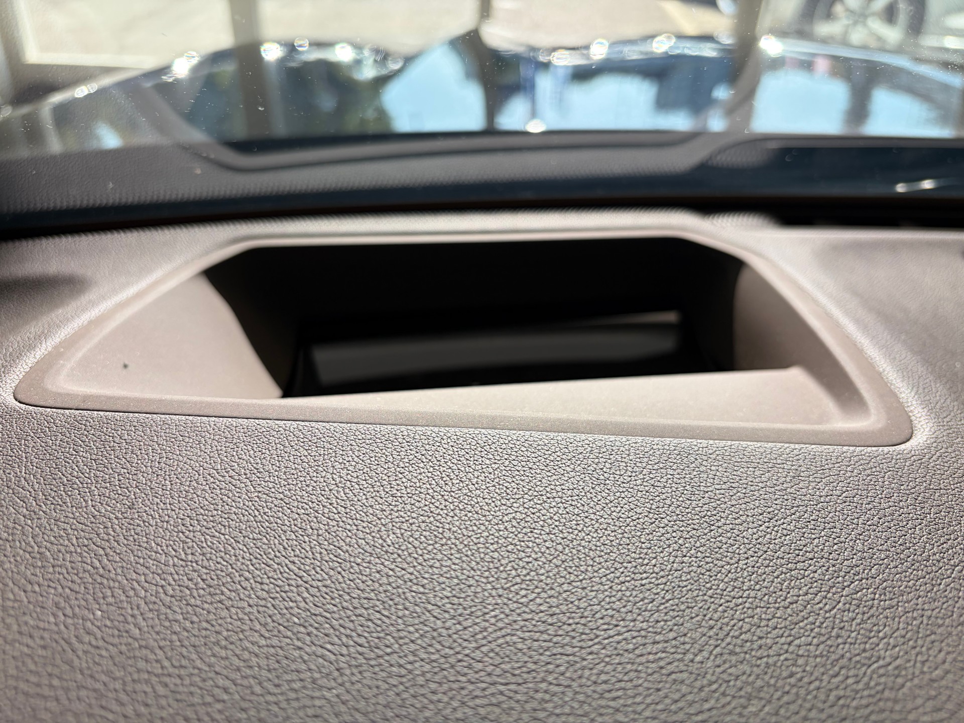 BMW 750i xDrive Steptronic | CH | Leder Beige | Night Vision | FOND Entertain | TV | PURE EXCELLENCE | Standheiz. |-image-18