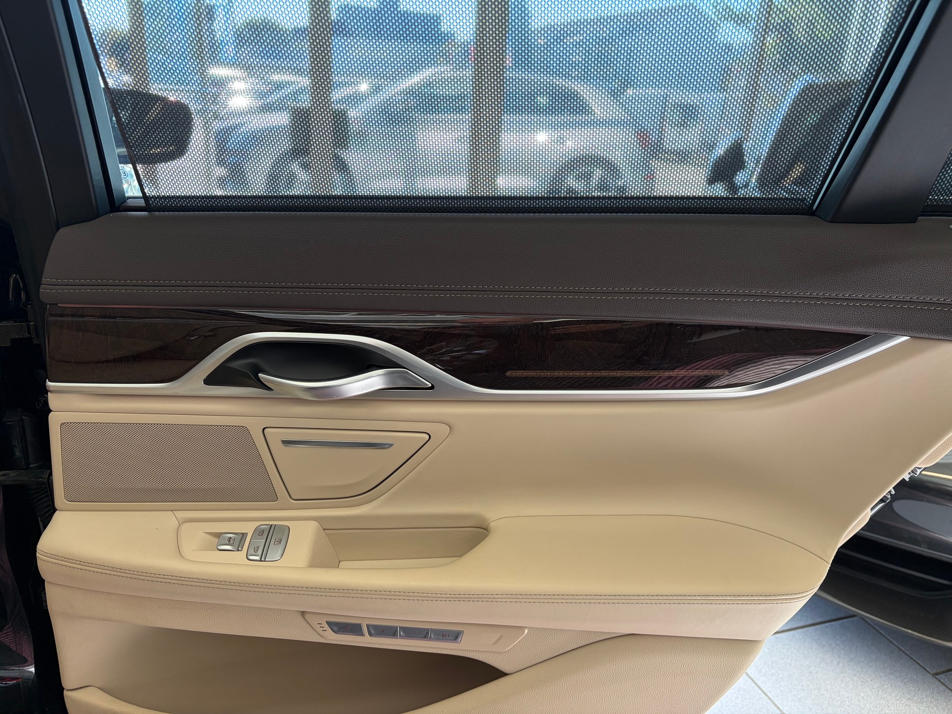BMW 750i xDrive Steptronic | CH | Leder Beige | Night Vision | FOND Entertain | TV | PURE EXCELLENCE | Standheiz. |-image-33