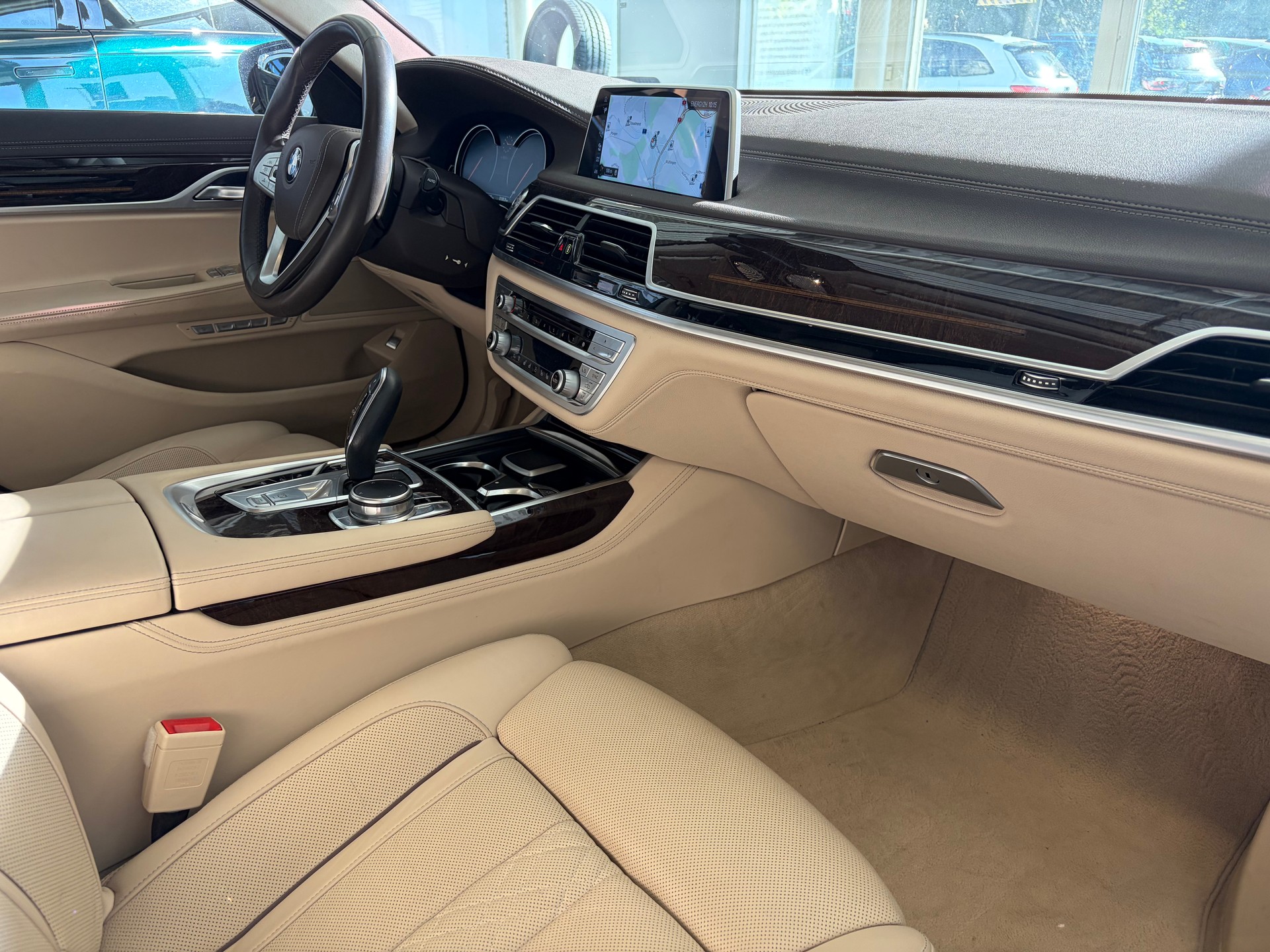BMW 750i xDrive Steptronic | CH | Leder Beige | Night Vision | FOND Entertain | TV | PURE EXCELLENCE | Standheiz. |-image-34
