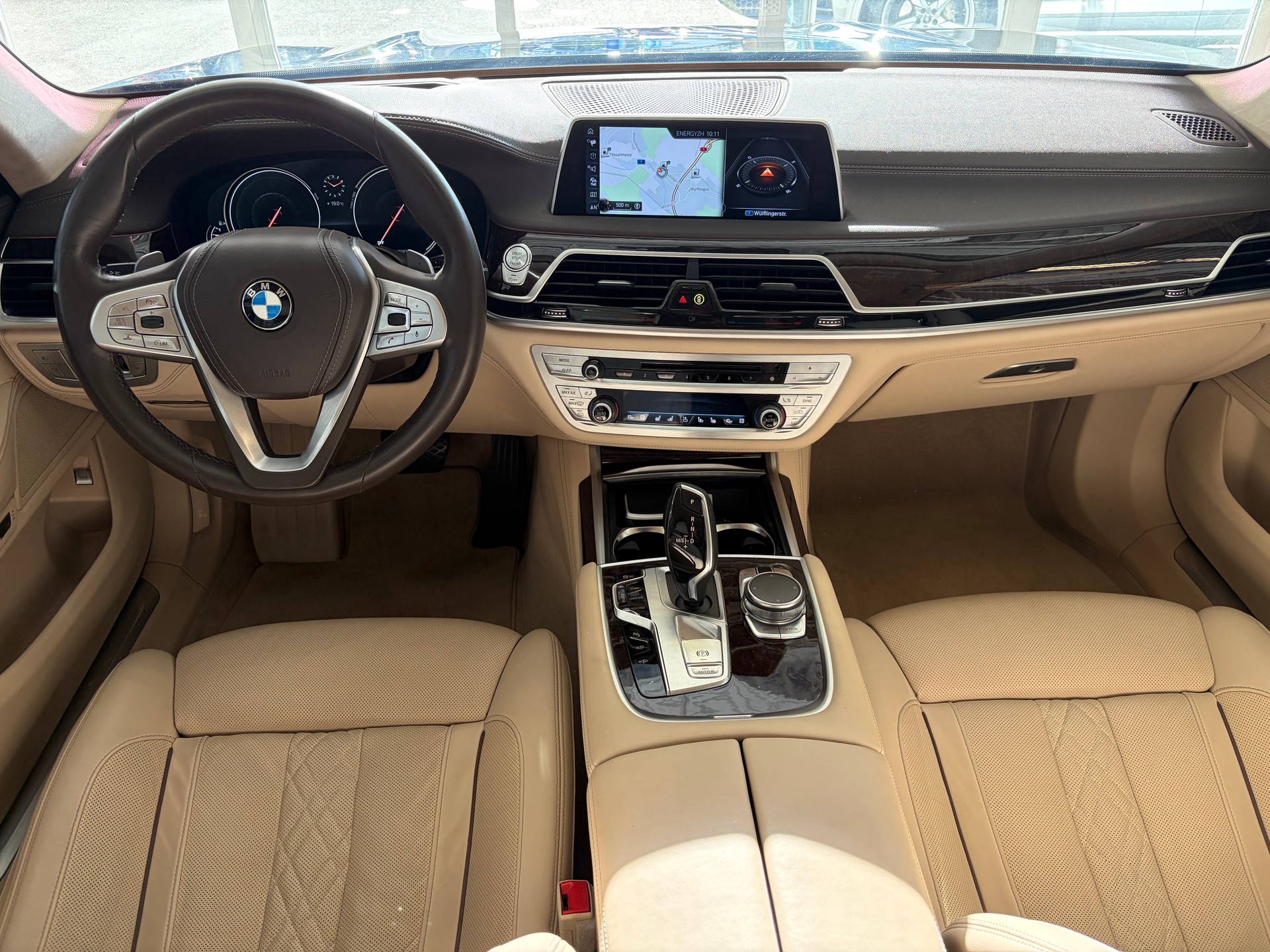 BMW 750i xDrive Steptronic | CH | Leder Beige | Night Vision | FOND Entertain | TV | PURE EXCELLENCE | Standheiz. |-image-13