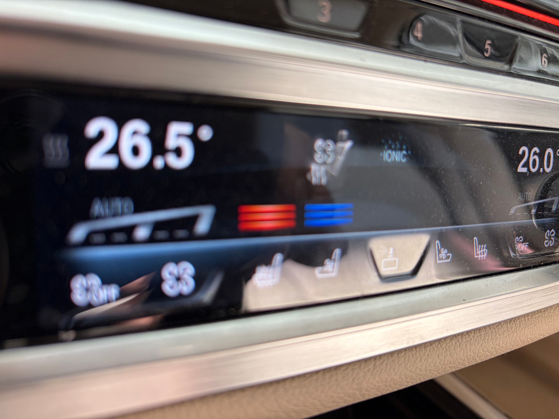 BMW 750i xDrive Steptronic | CH | Leder Beige | Night Vision | FOND Entertain | TV | PURE EXCELLENCE | Standheiz. |-image-17