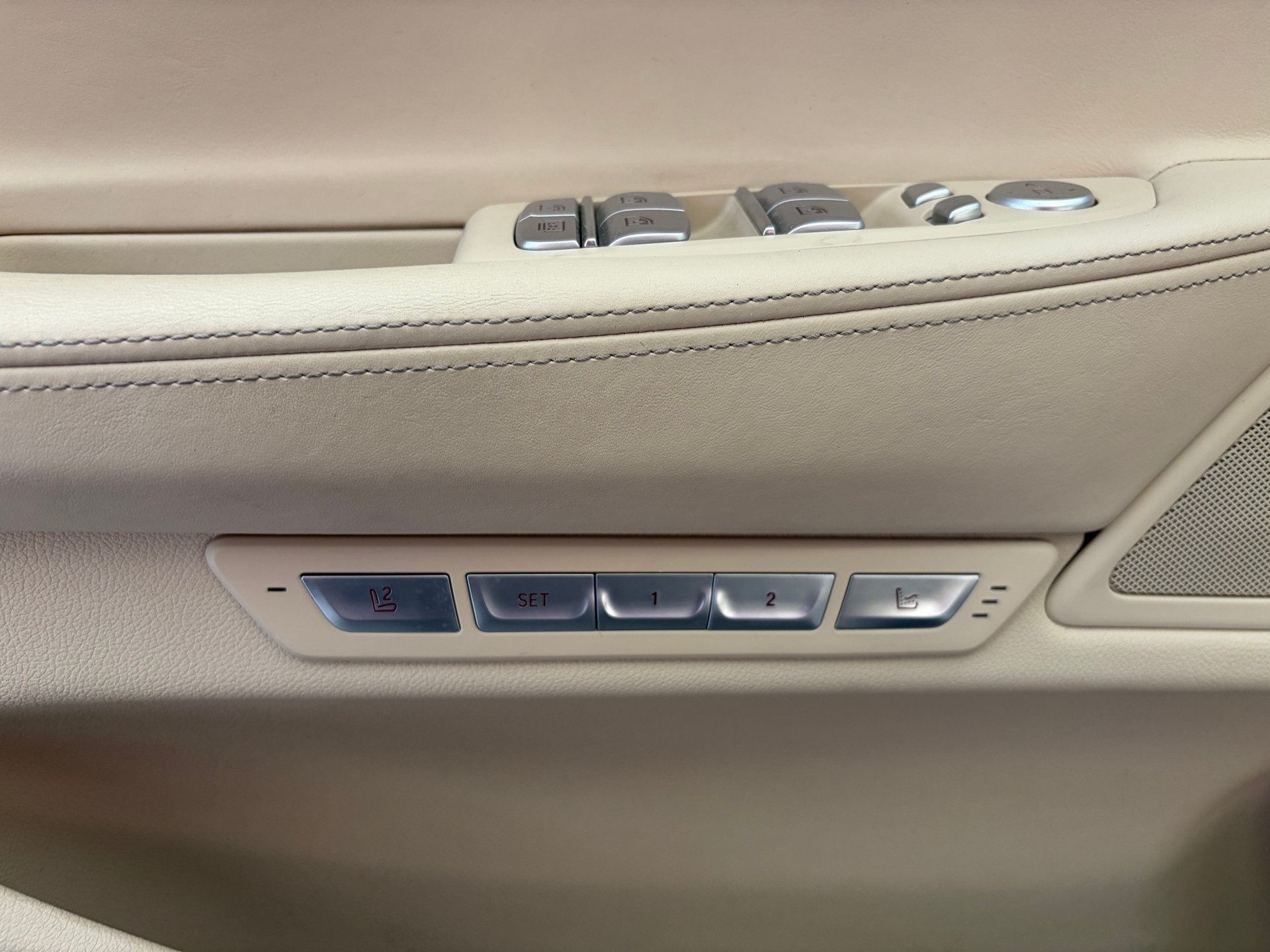 BMW 750i xDrive Steptronic | CH | Leder Beige | Night Vision | FOND Entertain | TV | PURE EXCELLENCE | Standheiz. |-image-22