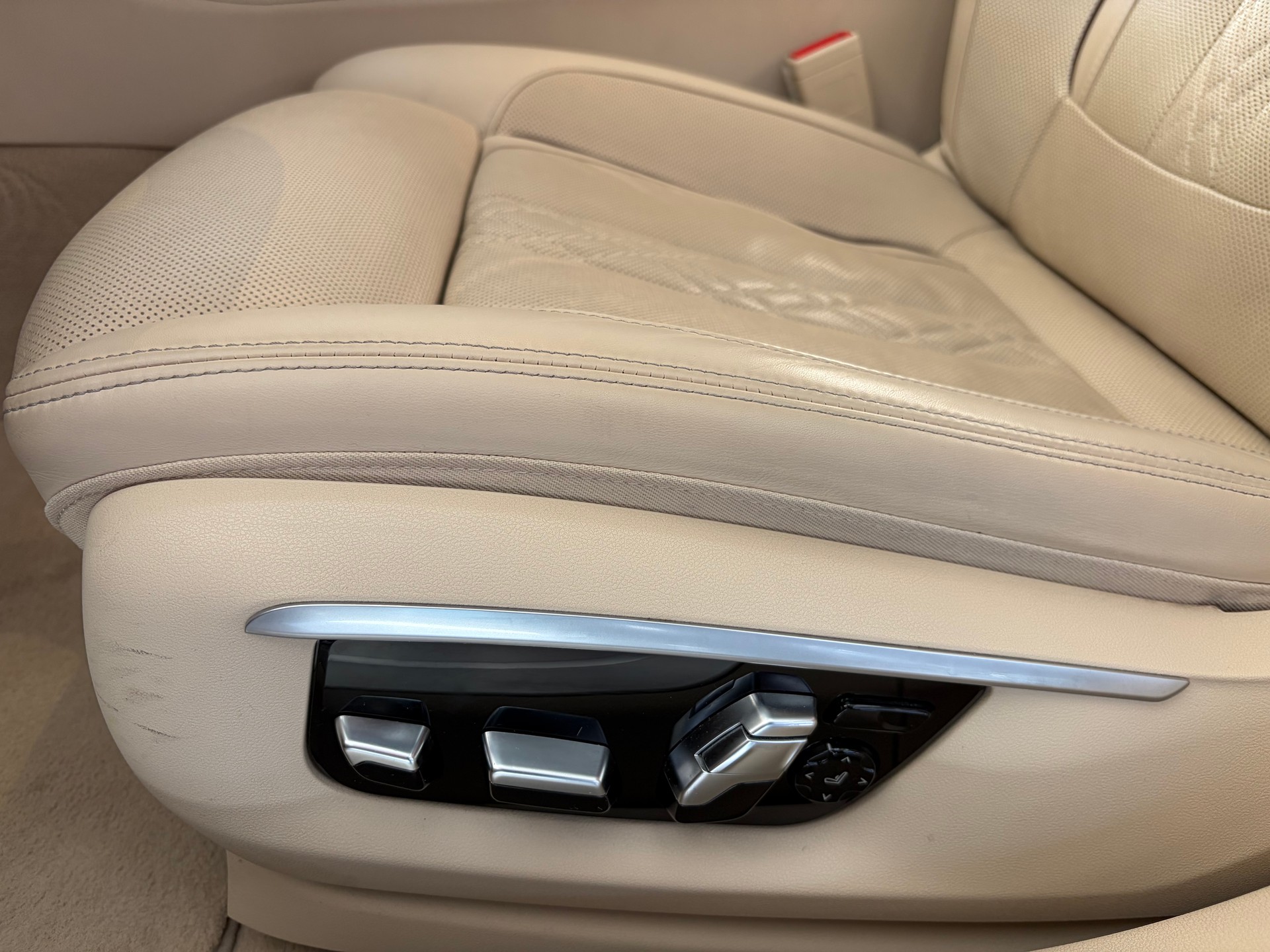 BMW 750i xDrive Steptronic | CH | Leder Beige | Night Vision | FOND Entertain | TV | PURE EXCELLENCE | Standheiz. |-image-21