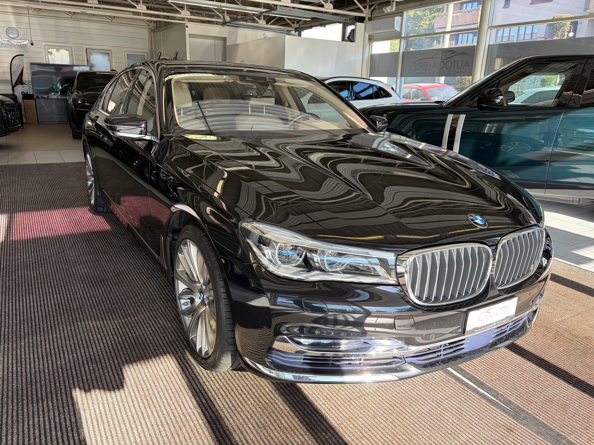 BMW 750i xDrive Steptronic | CH | Leder Beige | Night Vision | FOND Entertain | TV | PURE EXCELLENCE | Standheiz. |-image-36