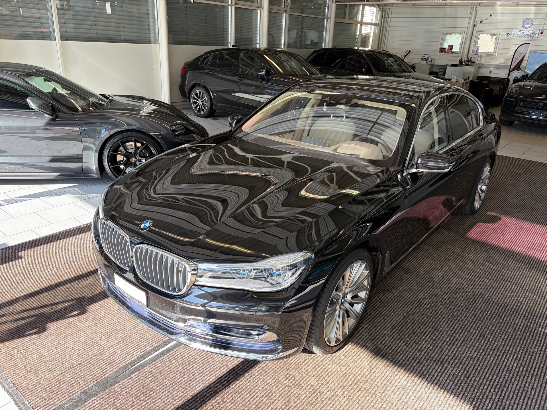 BMW 750i xDrive Steptronic | CH | Leder Beige | Night Vision | FOND Entertain | TV | PURE EXCELLENCE | Standheiz. |-image-39