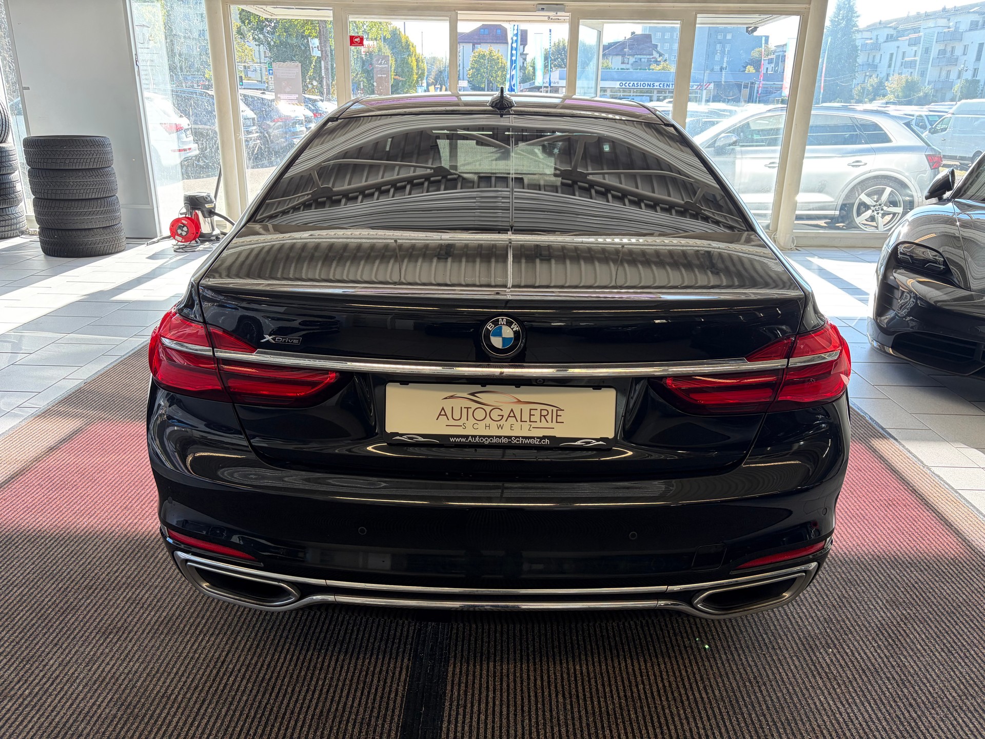 BMW 750i xDrive Steptronic | CH | Leder Beige | Night Vision | FOND Entertain | TV | PURE EXCELLENCE | Standheiz. |-image-27