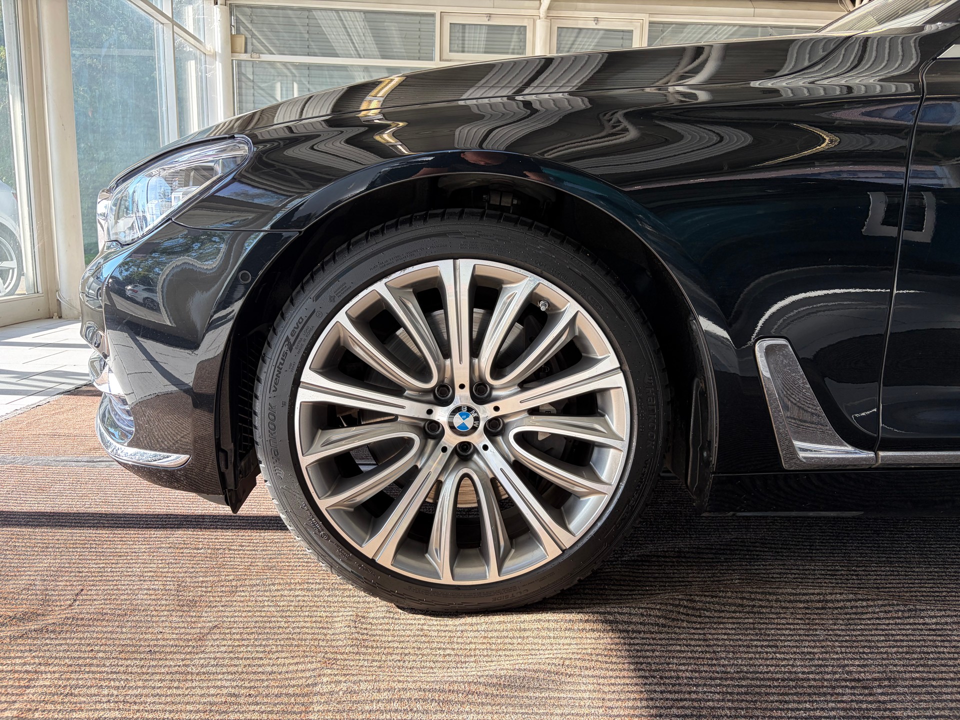 BMW 750i xDrive Steptronic | CH | Leder Beige | Night Vision | FOND Entertain | TV | PURE EXCELLENCE | Standheiz. |-image-9