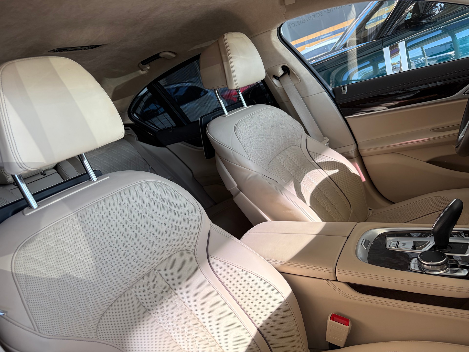 BMW 750i xDrive Steptronic | CH | Leder Beige | Night Vision | FOND Entertain | TV | PURE EXCELLENCE | Standheiz. |-image-35