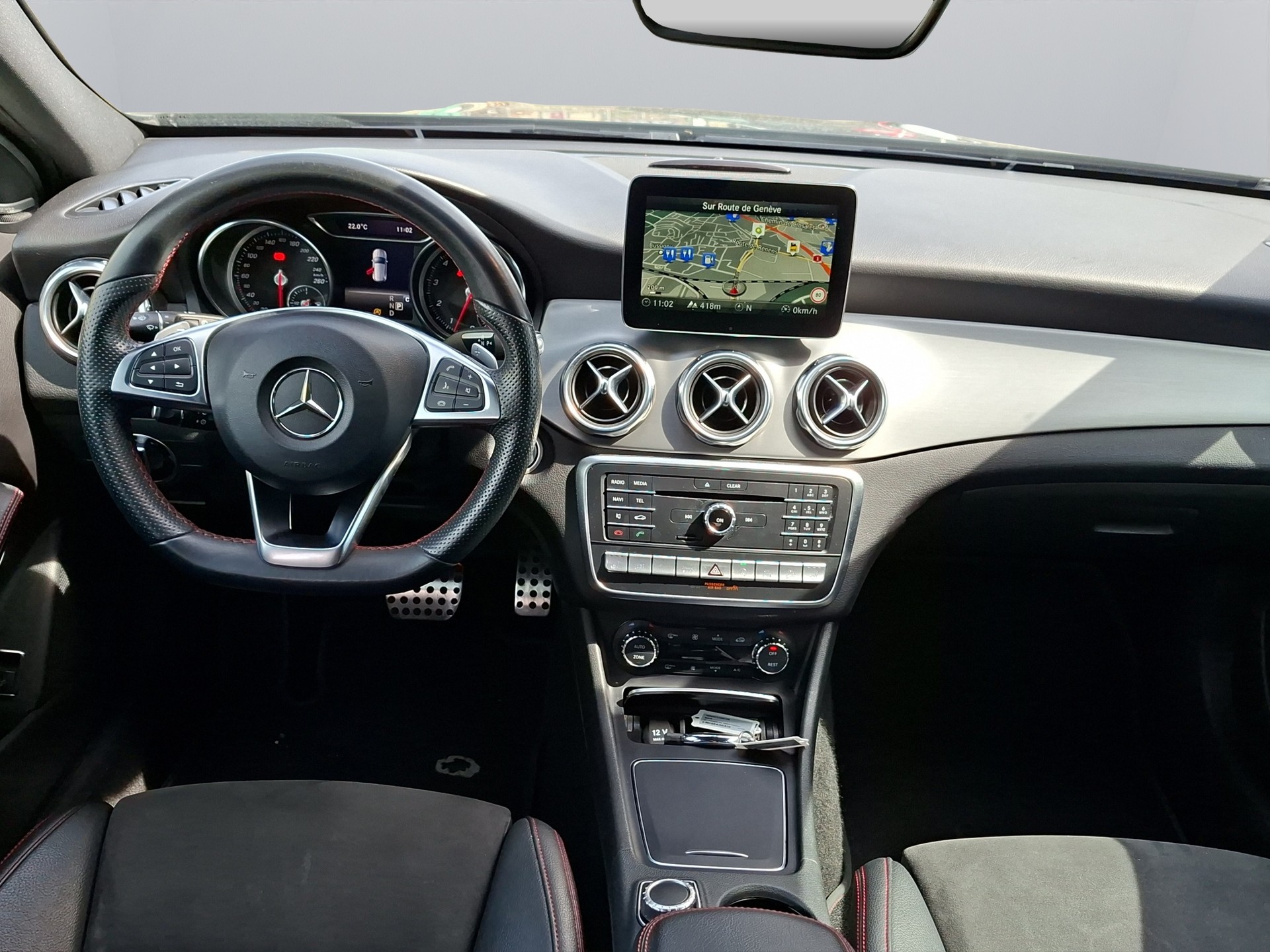 MERCEDES-BENZ GLA 250 AMG Line 4Matic 7G-DCT-image-14