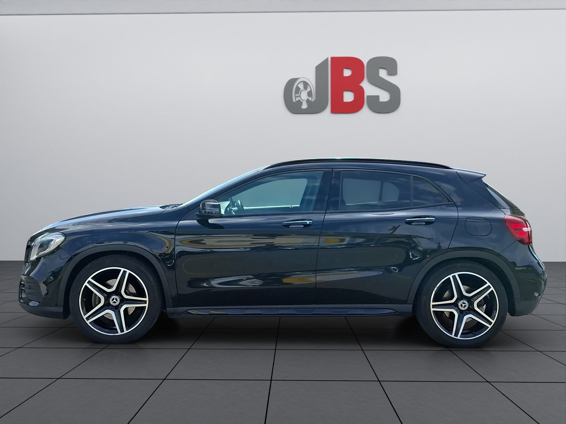 MERCEDES-BENZ GLA 250 AMG Line 4Matic 7G-DCT-showroom-element-1