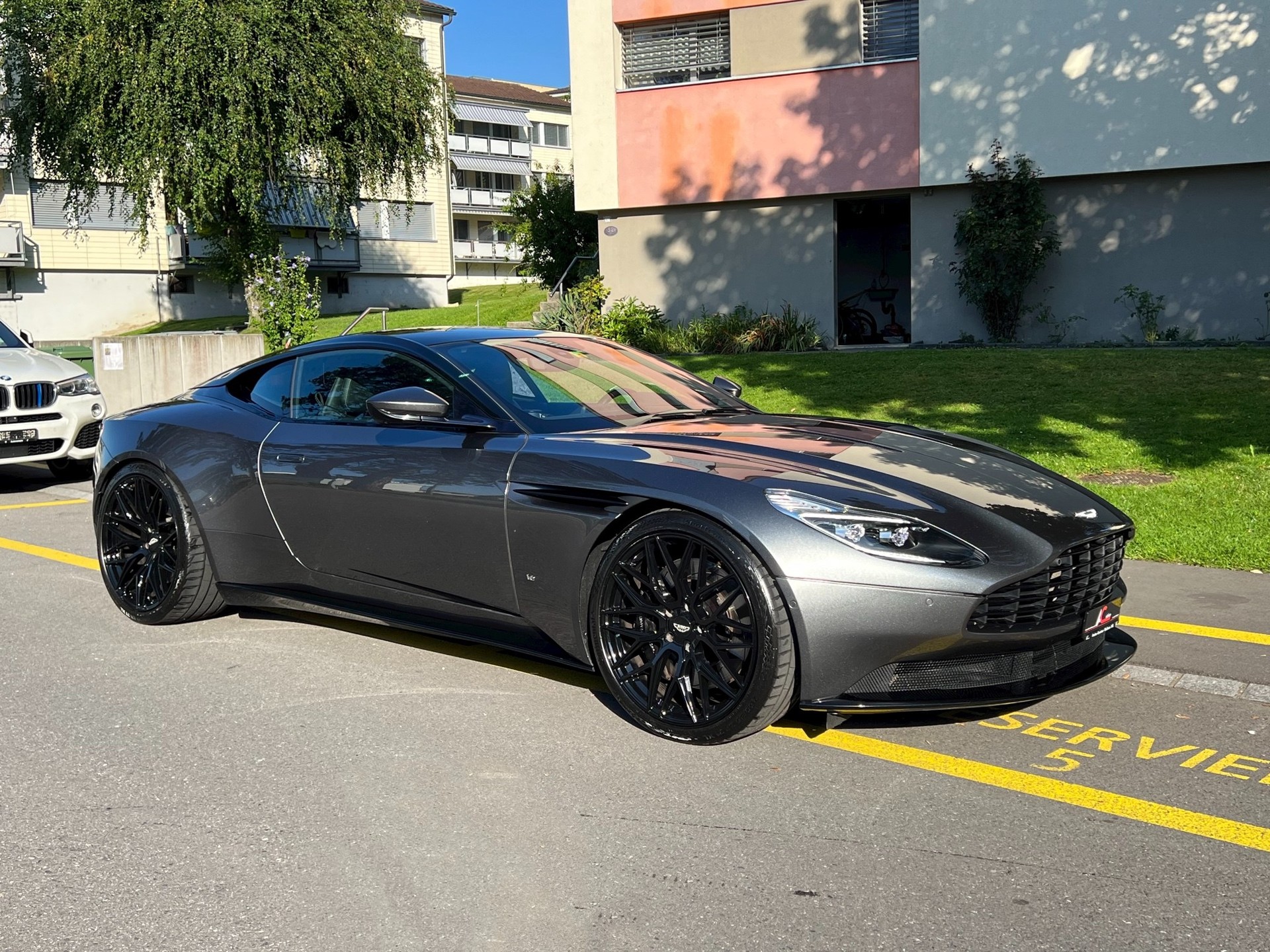 ASTON MARTIN DB11 V12 Launch Edition Touchtronic 3-image-7