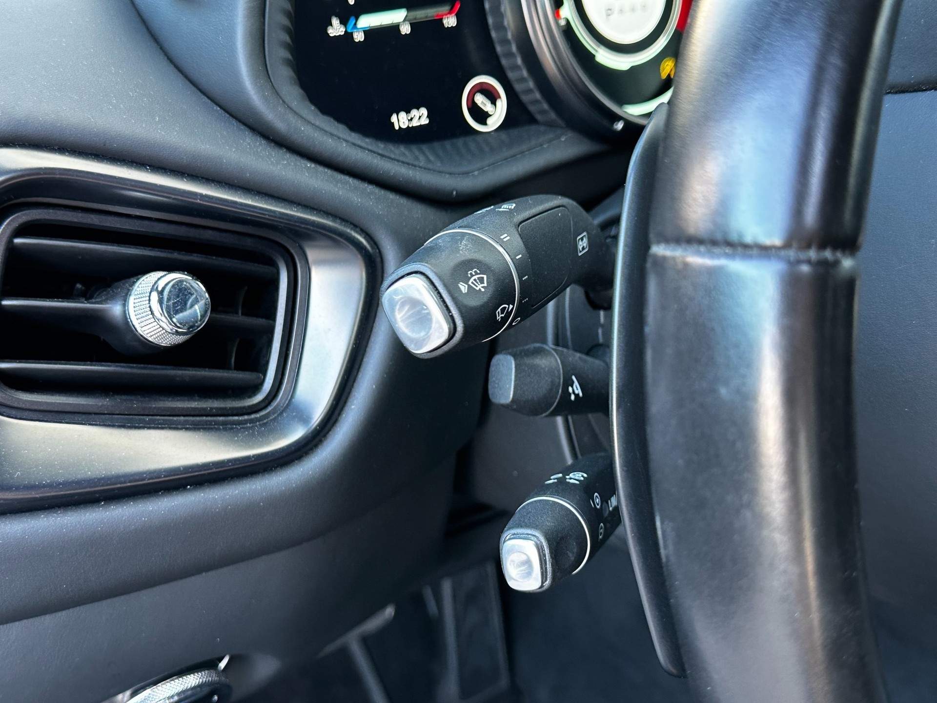 ASTON MARTIN DB11 V12 Launch Edition Touchtronic 3-image-15