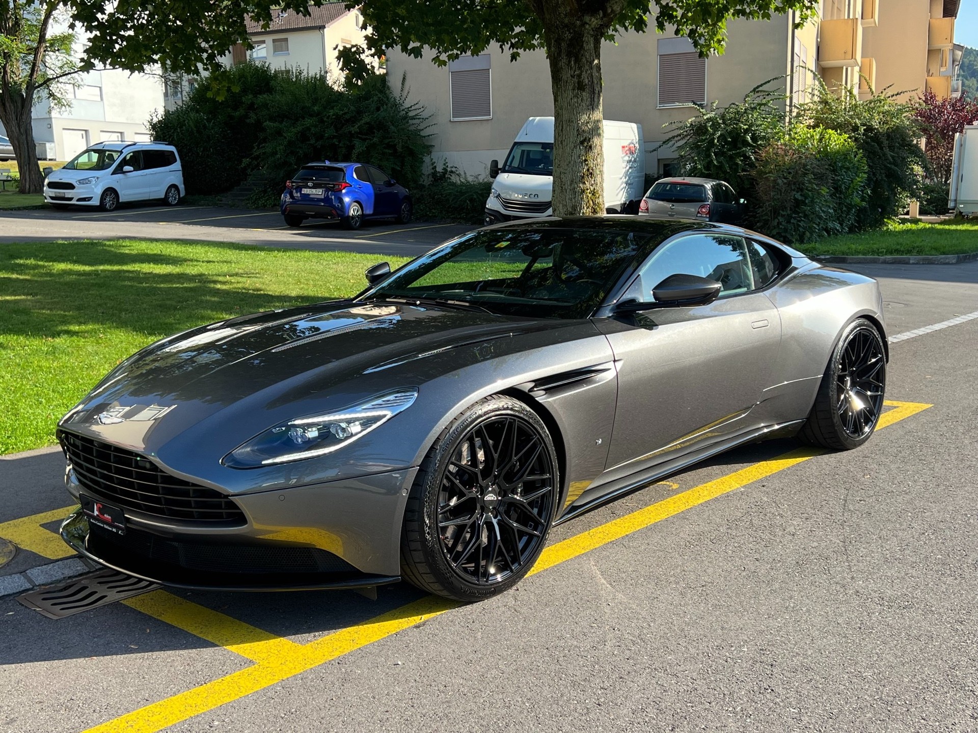 ASTON MARTIN DB11 V12 Launch Edition Touchtronic 3-image-5